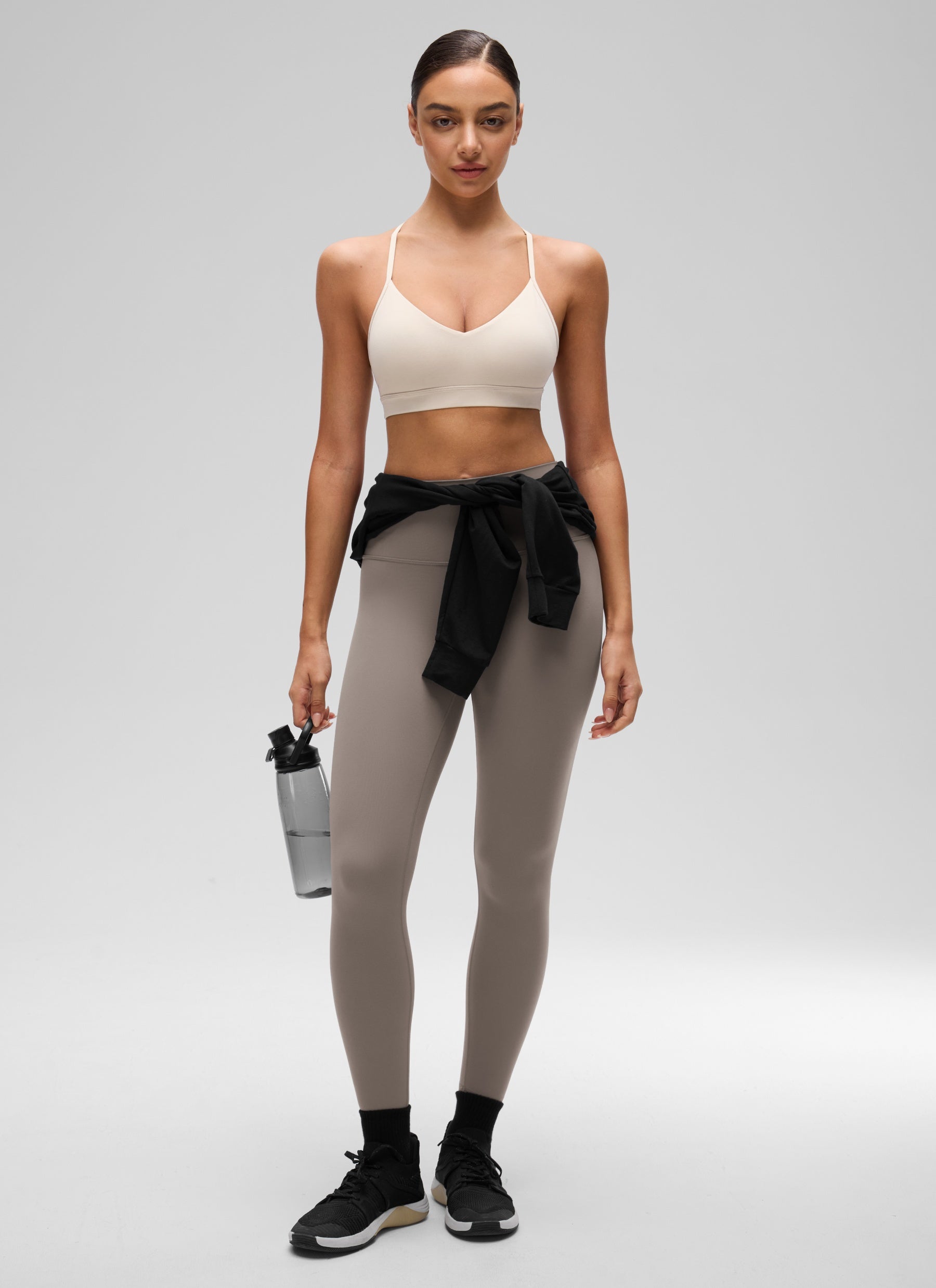 CRZ YOGA Butterluxe Bra Olahraga Yoga Berbusa dengan Leher V untuk Wanita, Model Camisole, Warna Mojave Tan