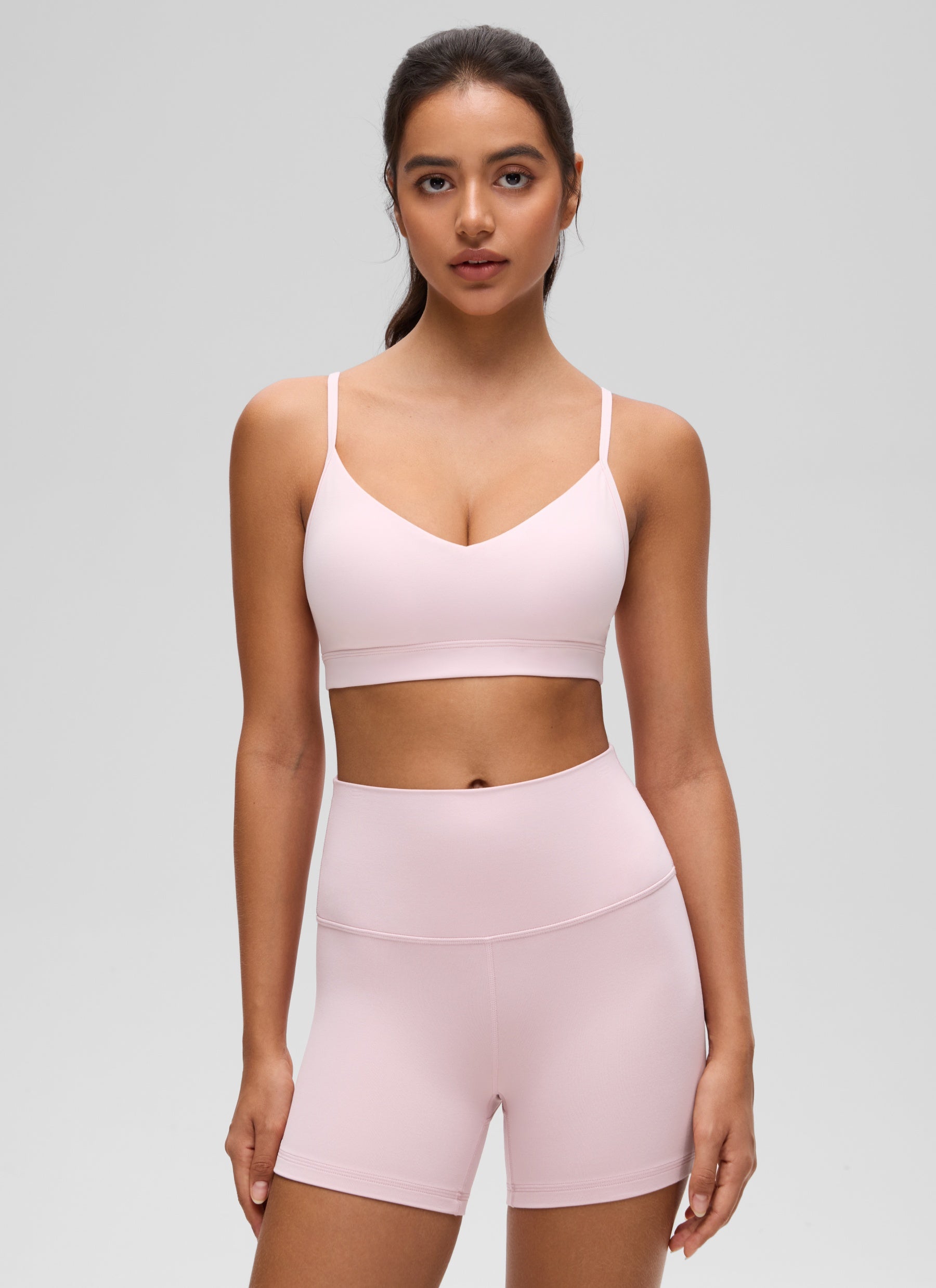 CRZ YOGA Butterluxe Bra Olahraga Yoga Berbusa dengan Leher V untuk Wanita, Warna Merah Muda Stroberi