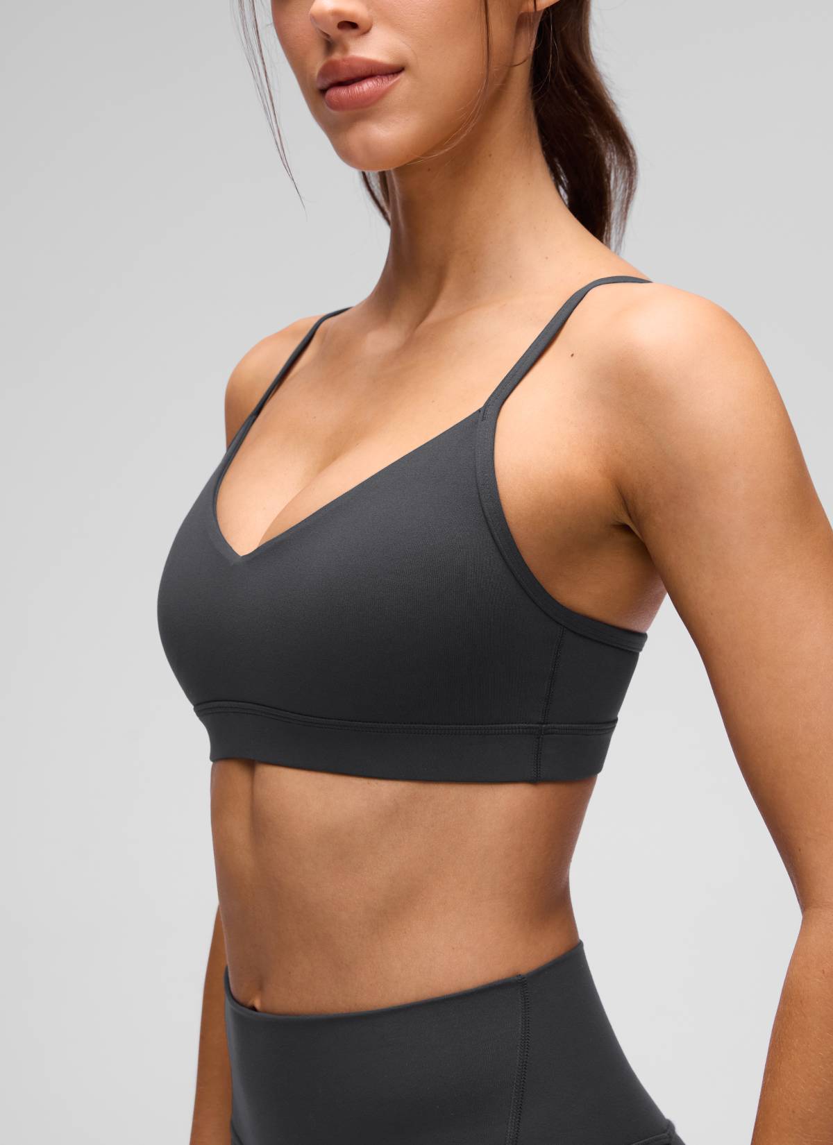 CRZ YOGA Butterluxe Bra Olahraga Yoga Berbusa dengan Leher V untuk Wanita, Warna Abu-abu Misterius