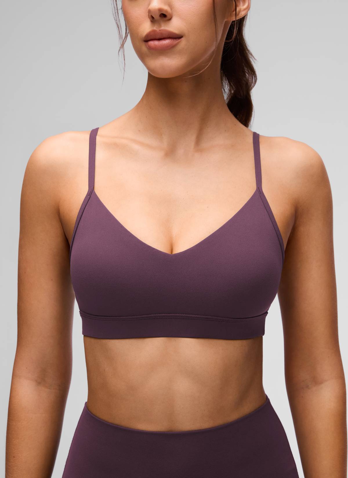 CRZ YOGA Butterluxe Bra Olahraga Yoga Berbusa untuk Wanita dengan Leher V, Warna Ungu Anggur dan Ungu Thistle