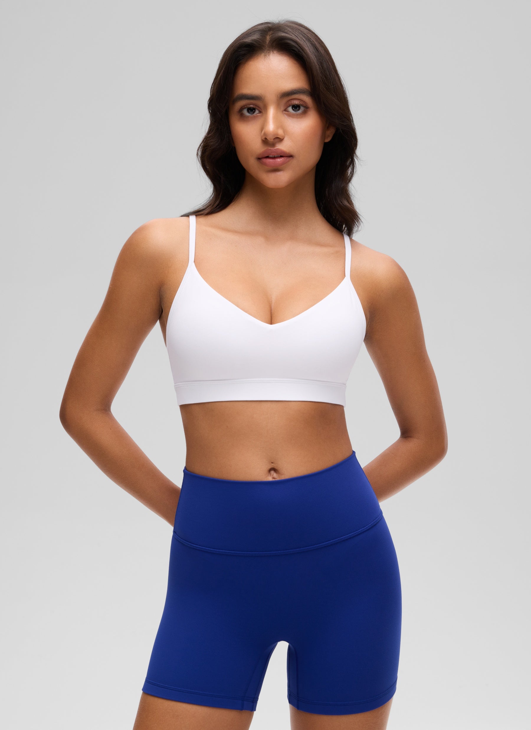 CRZ YOGA Butterluxe Bra Olahraga Yoga Berbusa untuk Wanita dengan Leher V, Warna Putih