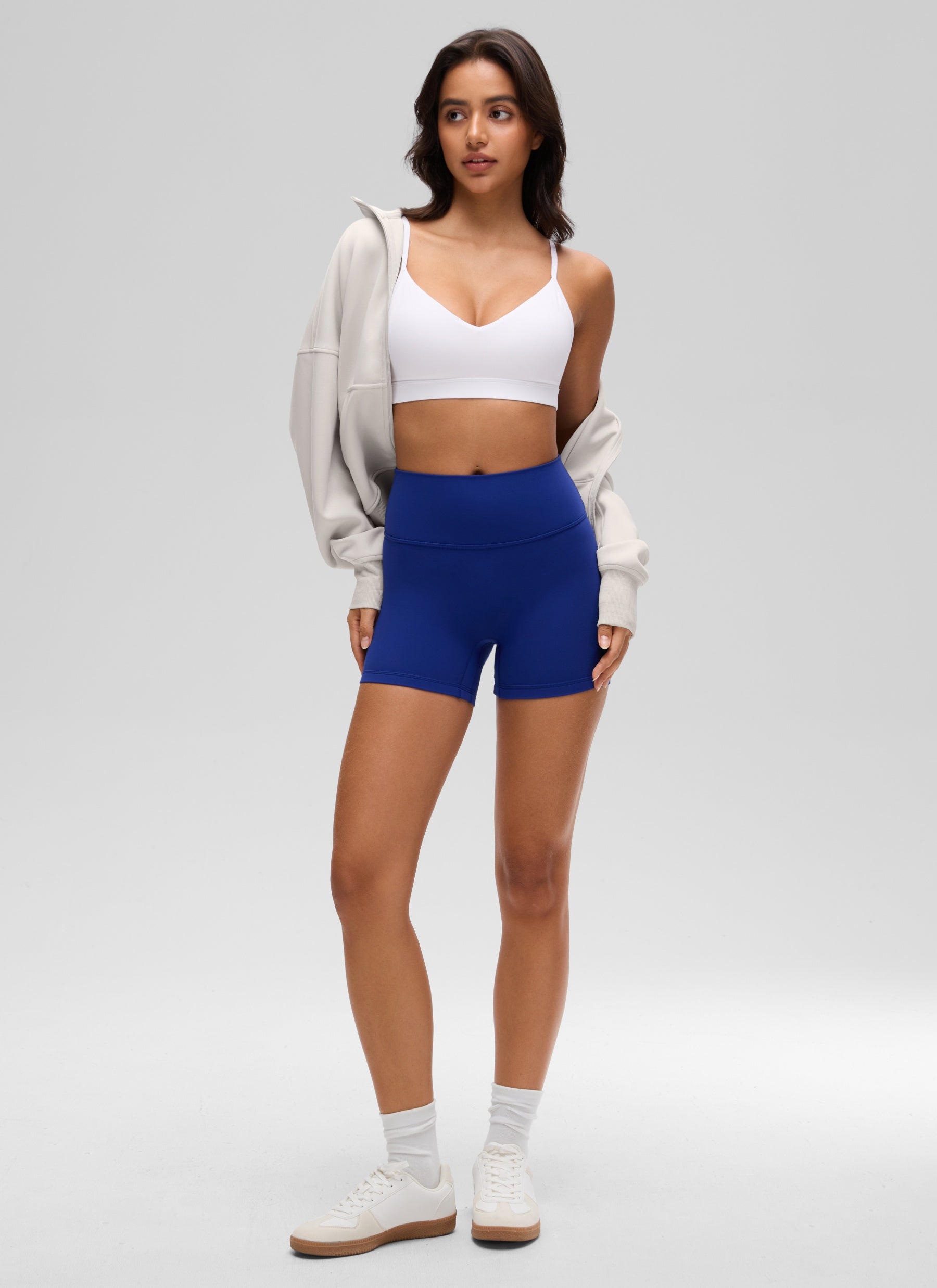 CRZ YOGA Butterluxe Bra Olahraga Yoga Berbusa untuk Wanita dengan Leher V, Warna Putih