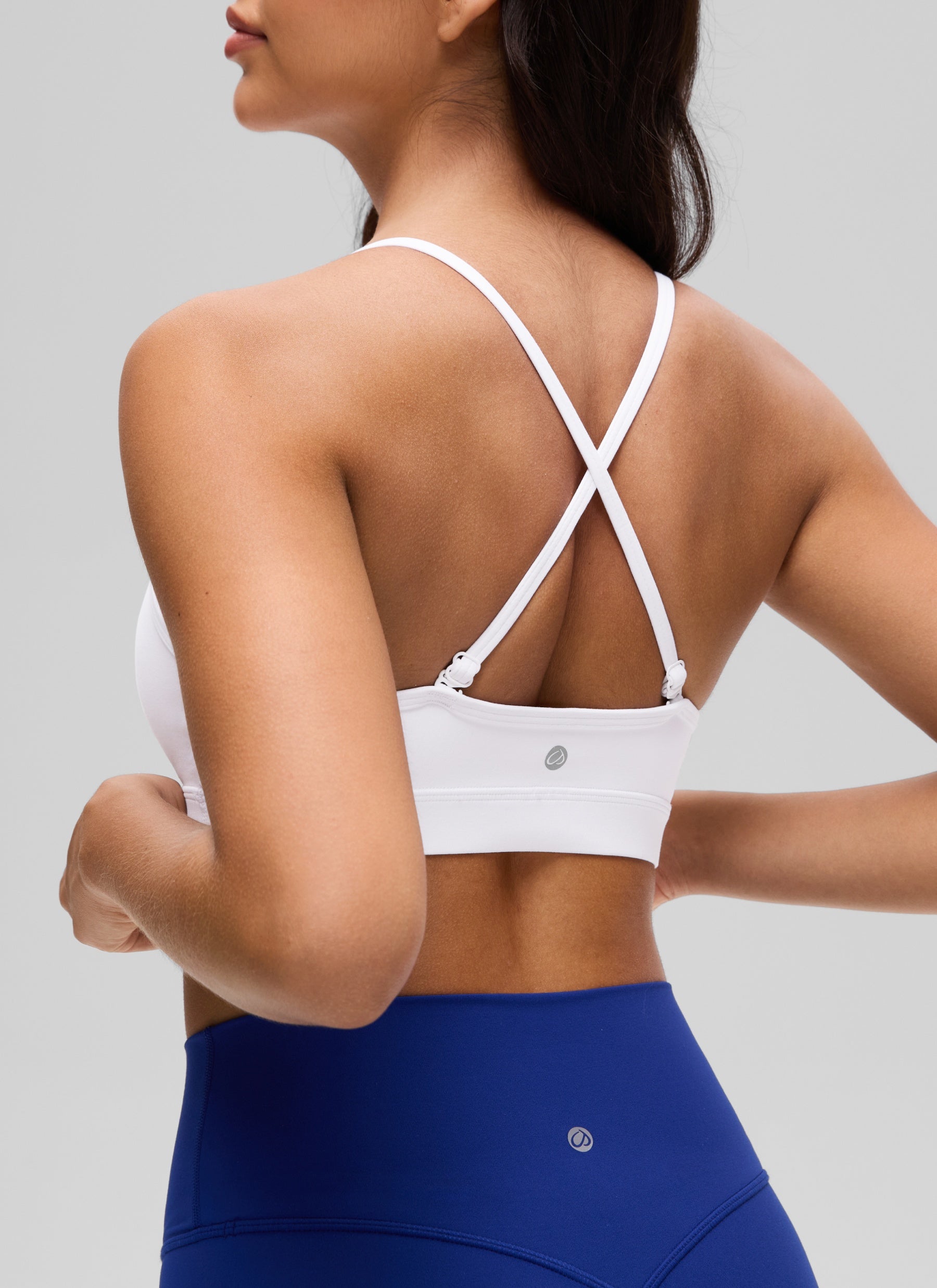 CRZ YOGA Butterluxe Bra Olahraga Yoga Berbusa untuk Wanita dengan Leher V, Warna Putih