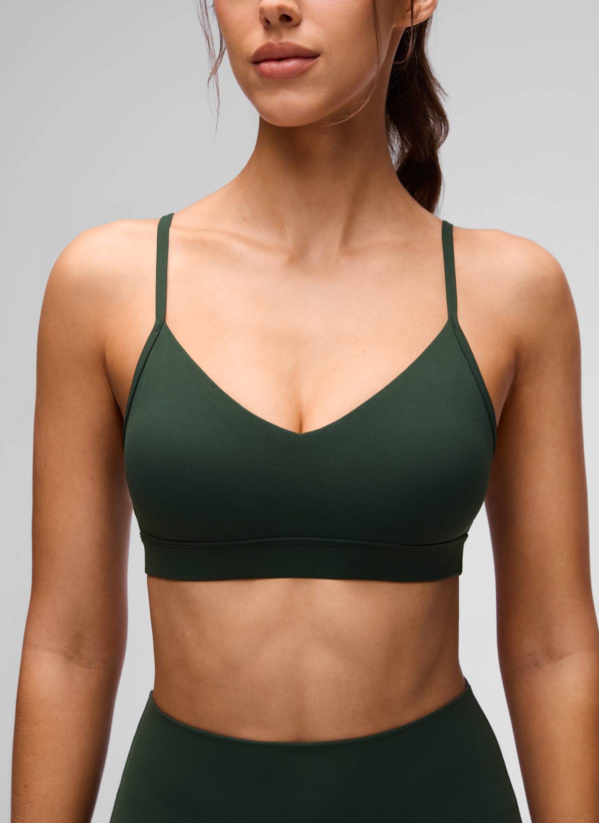 CRZ YOGA Butterluxe Bra Olahraga Yoga Berbusa dengan Leher V untuk Wanita, Model Camisole, Warna Legend Green