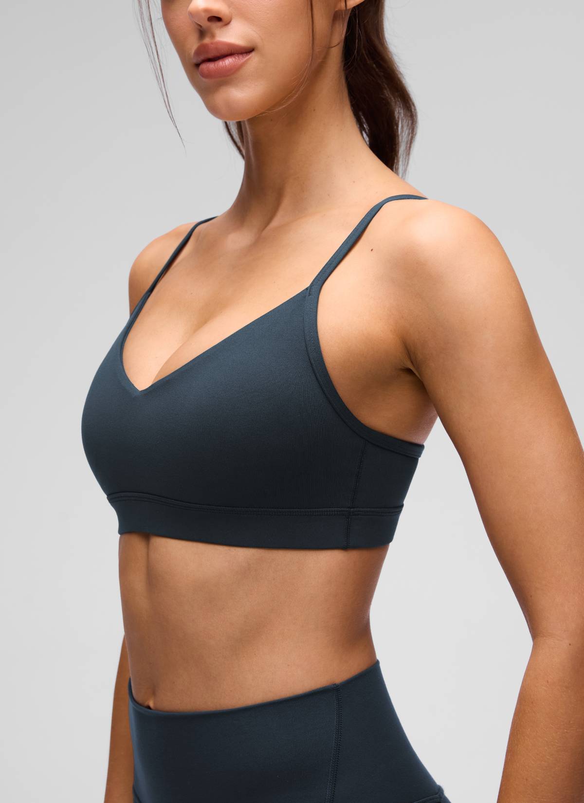 CRZ YOGA Butterluxe Bra Olahraga Yoga Berbusa dengan Leher V untuk Wanita, Warna True Navy