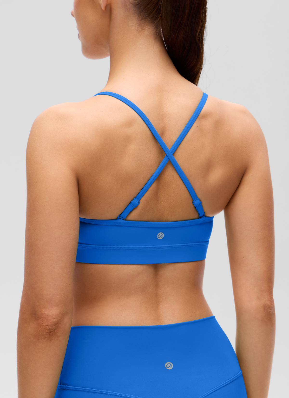 CRZ YOGA Butterluxe Bra Olahraga Yoga Berbusa untuk Wanita dengan Leher V dan Motif Camisole, Warna Biru Berkilau