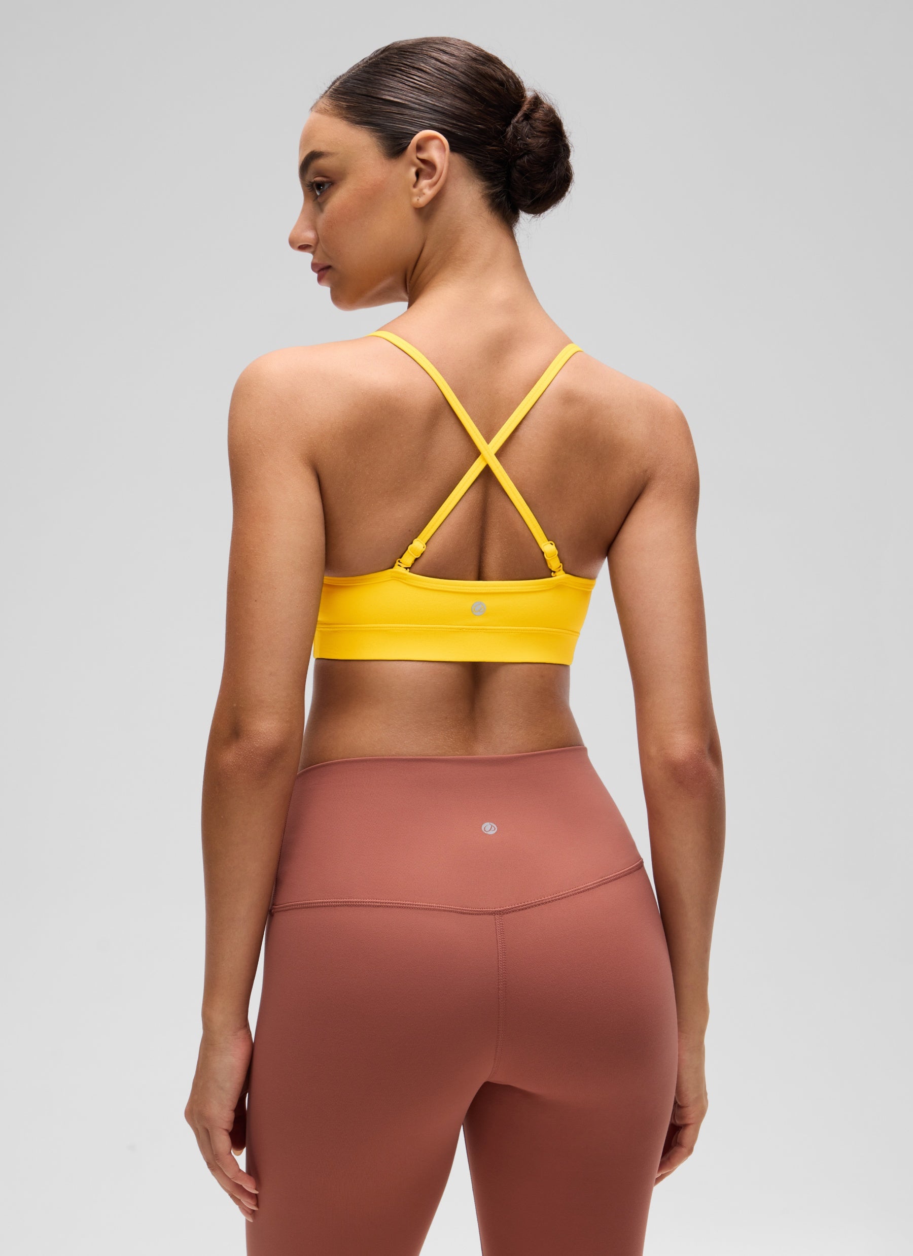 CRZ YOGA Butterluxe Bra Olahraga Yoga Berbusa untuk Wanita dengan Leher V dan Model Camisole, Warna Kuning dengan Visibilitas Tinggi
