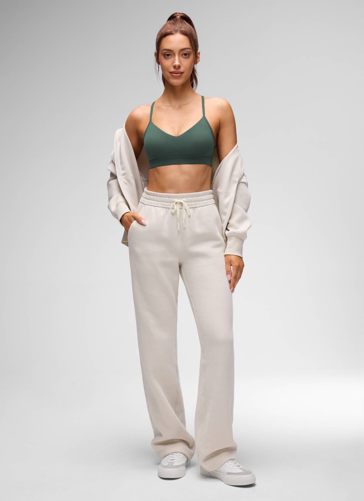 CRZ YOGA Butterluxe Bra Olahraga Yoga Berbusa untuk Wanita dengan Leher V, Warna Hijau Hutan Gelap
