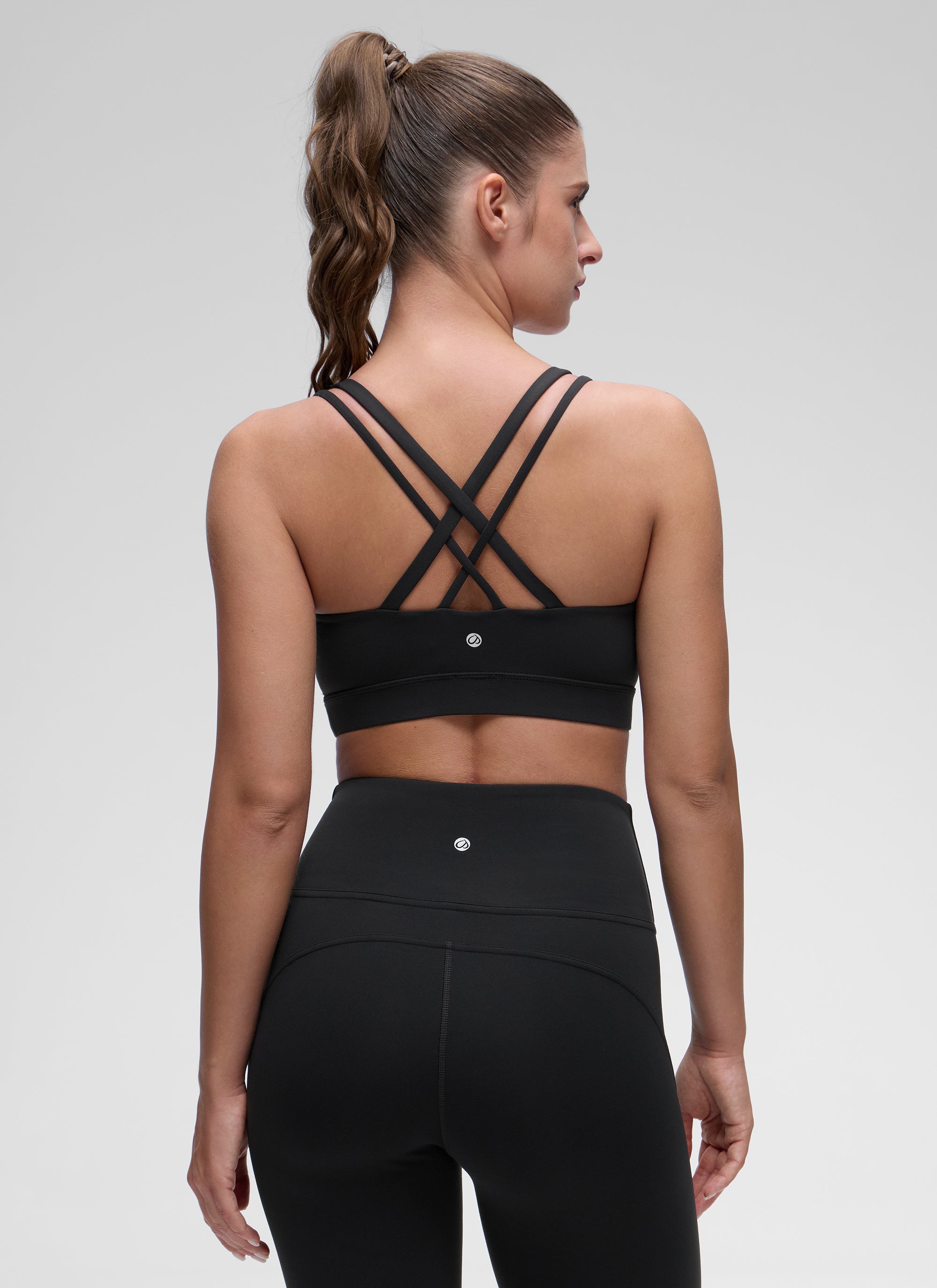 CRZ YOGA Bra Olahraga Wanita dengan Dukungan Ringan, Tali Ganda, dan Desain Berbentuk, Warna Hitam