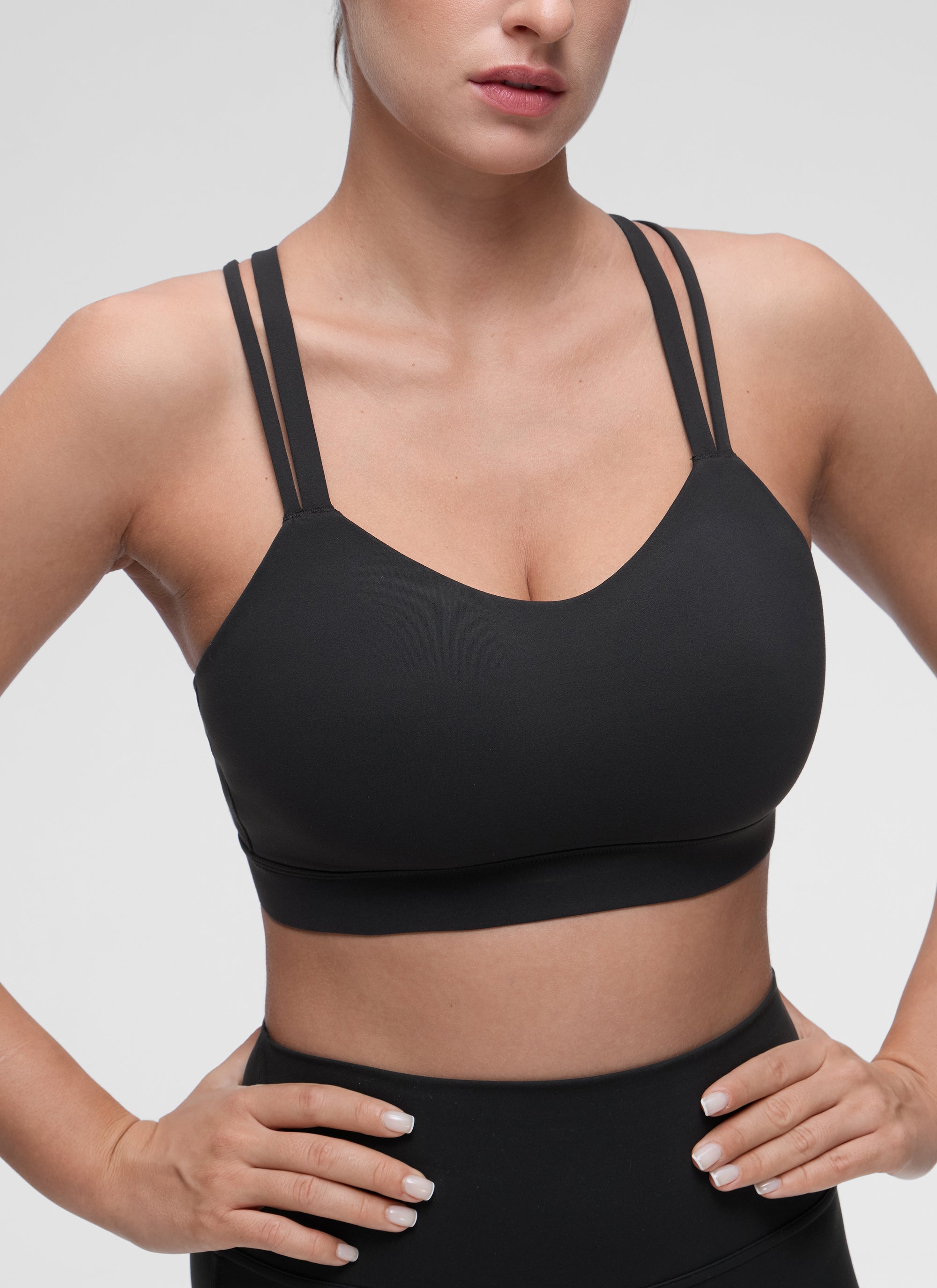 CRZ YOGA Bra Olahraga Wanita dengan Dukungan Ringan, Tali Ganda, dan Desain Berbentuk, Warna Hitam