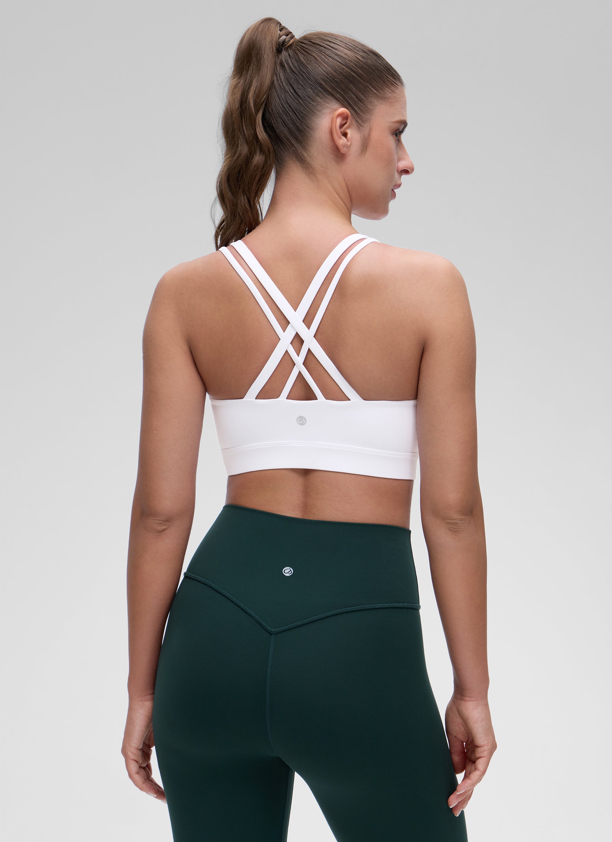 CRZ YOGA Bra Olahraga Wanita dengan Dukungan Ringan, Tali Ganda, dan Desain Berbentuk, Warna Putih