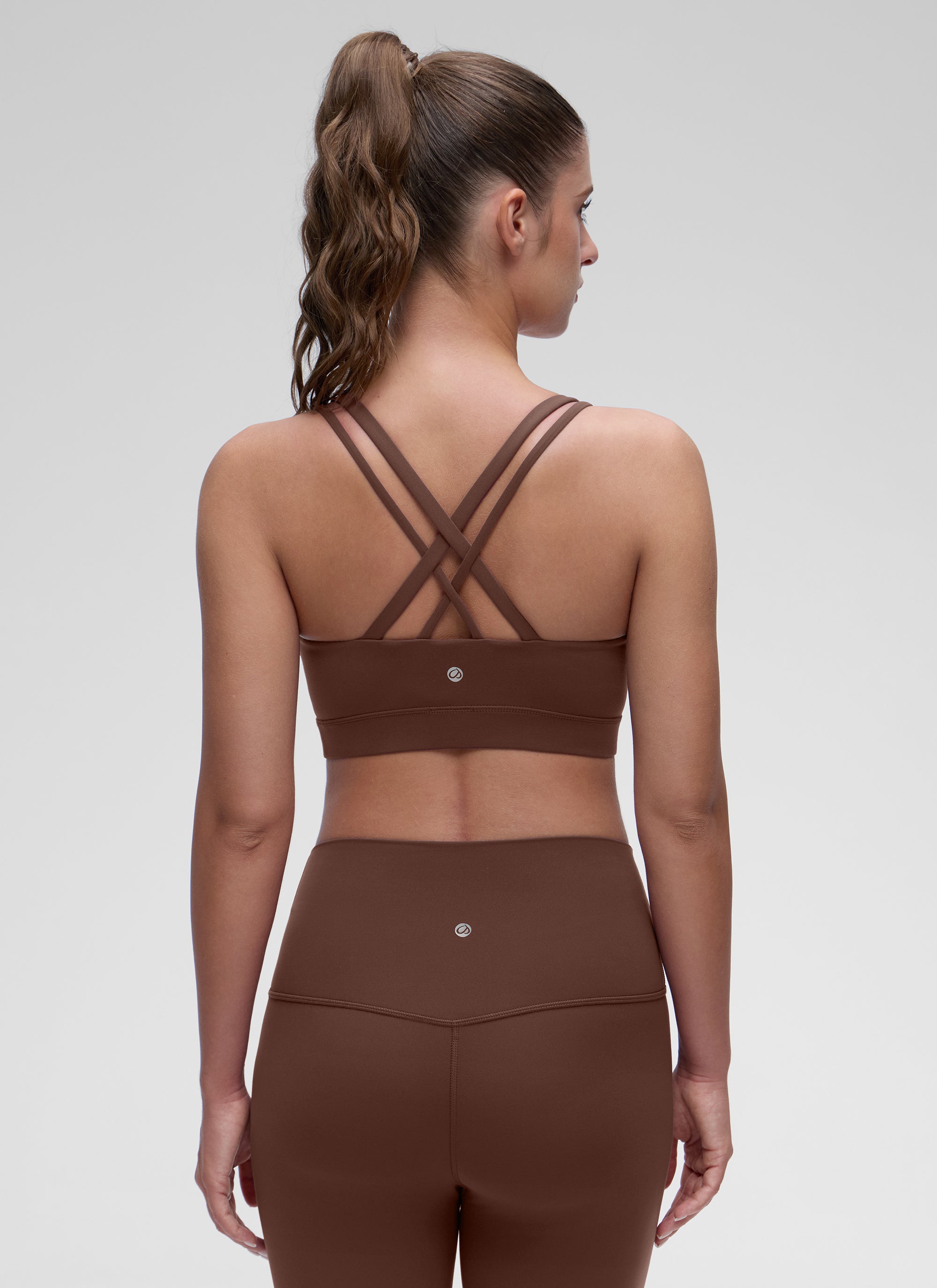 CRZ YOGA Bra Olahraga Wanita dengan Dukungan Ringan, Tali Ganda, dan Desain Berbentuk, Warna Cokelat Kopi