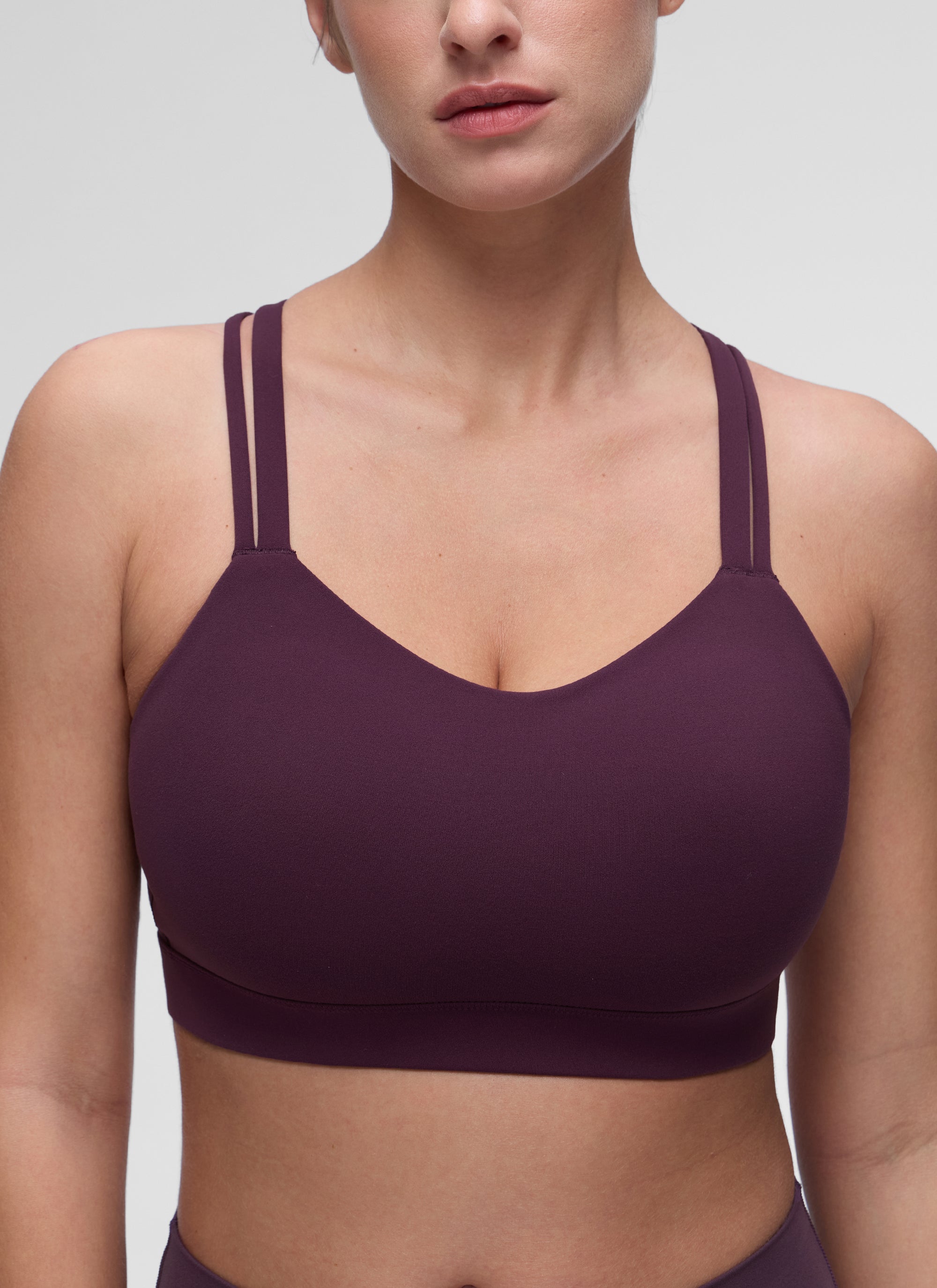 CRZ YOGA Bra Olahraga Wanita dengan Dukungan Ringan, Tali Ganda, dan Bentuk yang Sesuai, Warna Ungu Tua