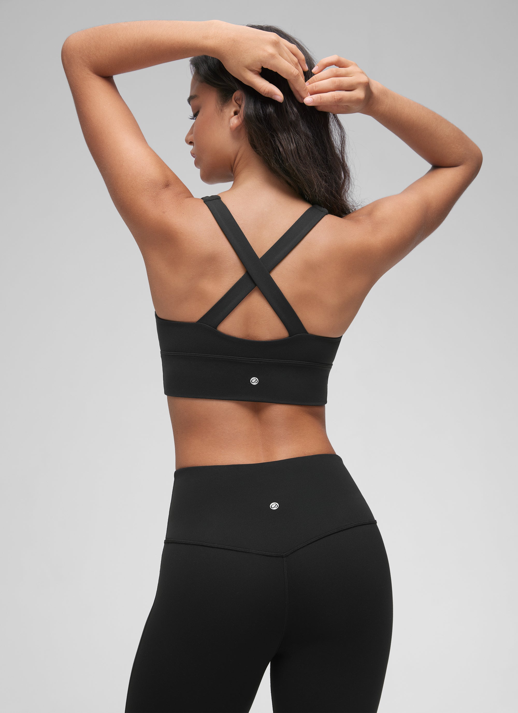 CRZ YOGA Bra Yoga Wanita dengan Dukungan Ringan, Model " Butterluxe ", Leher V Berkerut, Warna Hitam