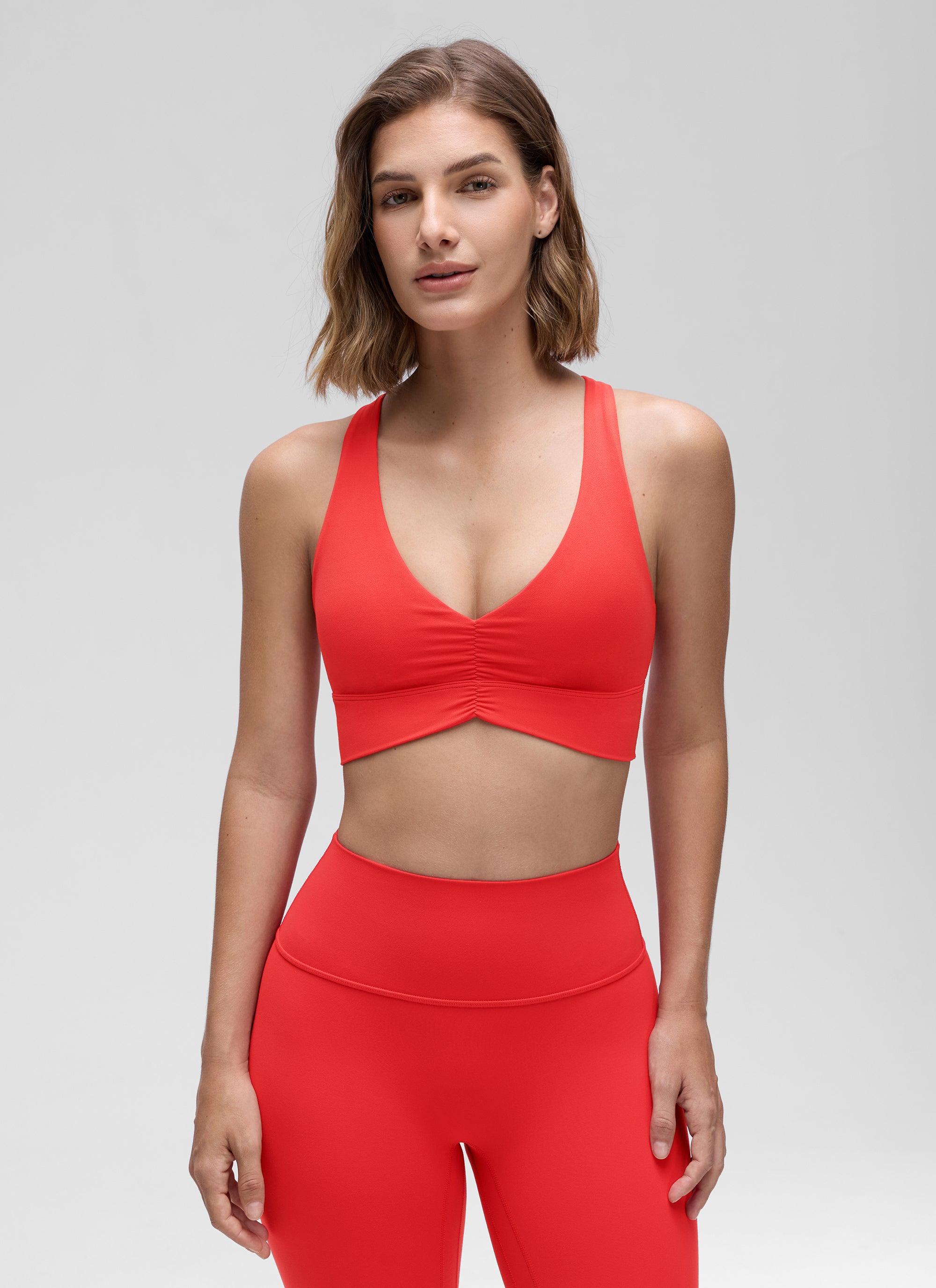 CRZ YOGA Bra Yoga Wanita dengan Dukungan Ringan, Model " Butterluxe ", Leher V Berkerut, Warna Merah Tua