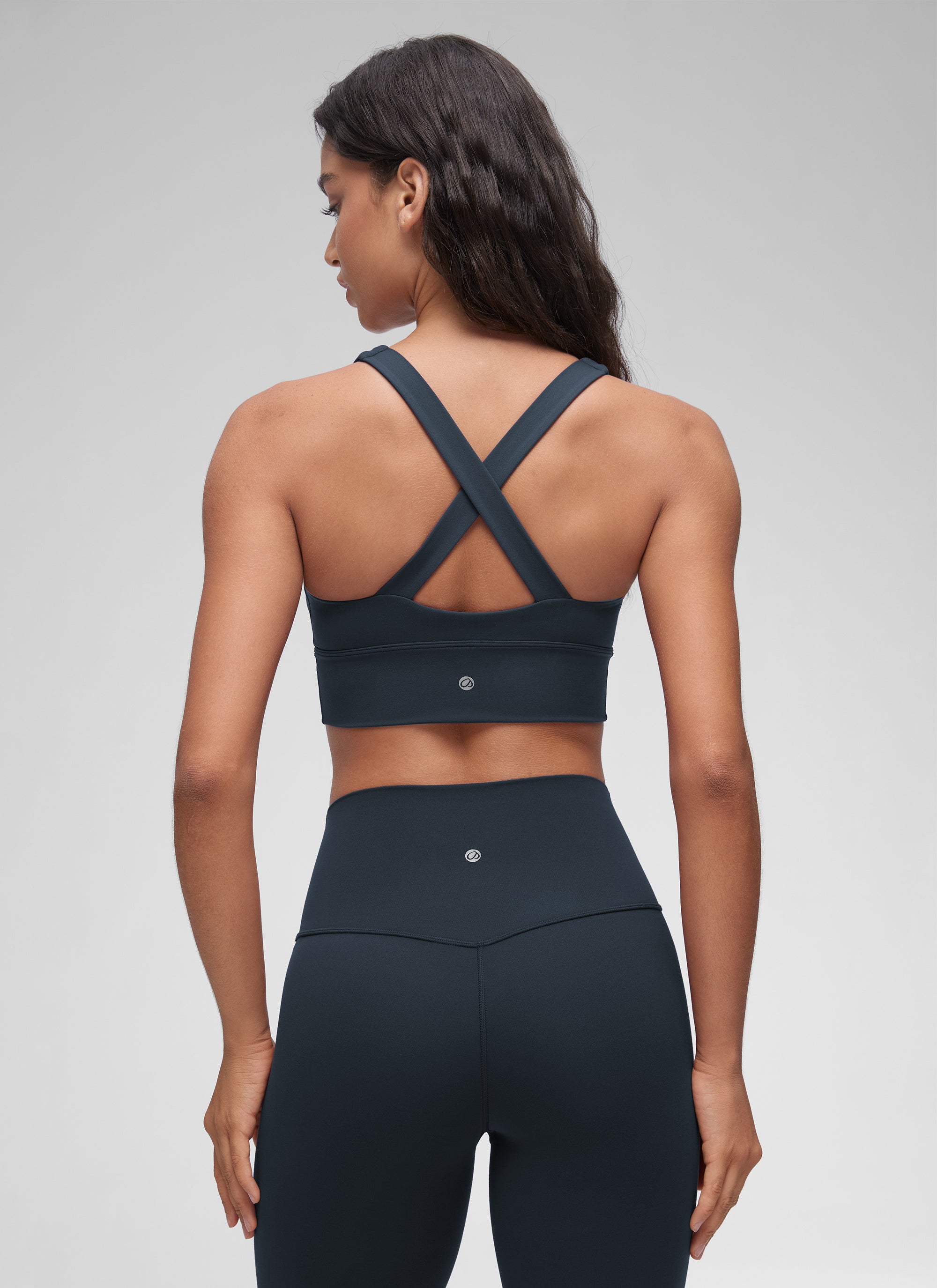 CRZ YOGA Bra Yoga Wanita dengan Dukungan Ringan, Model " Butterluxe ", Leher V Berkerut, Warna True Navy