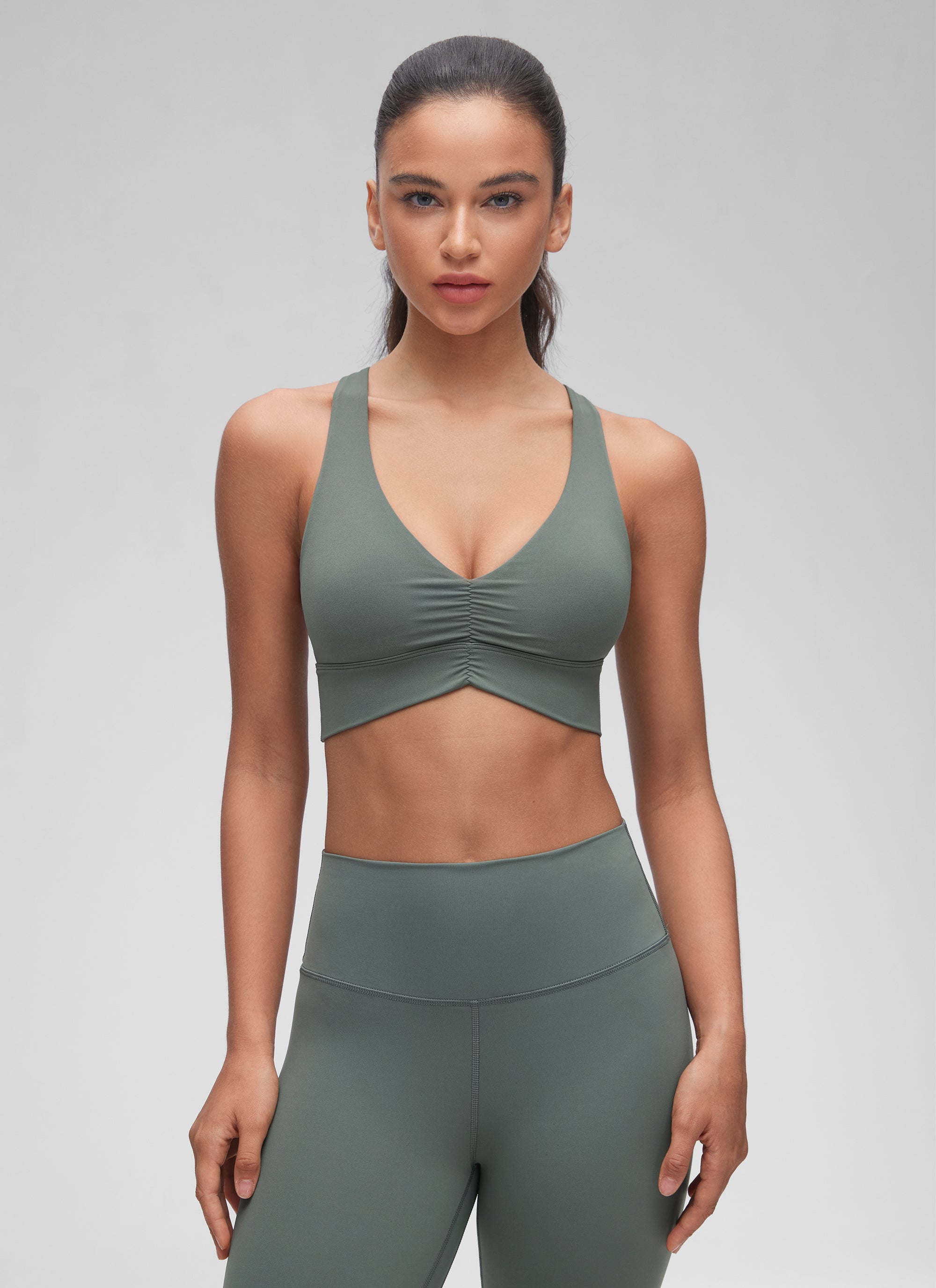 CRZ YOGA Bra Yoga Wanita dengan Dukungan Ringan, Model " Butterluxe ", Leher V Berkerut, Warna Abu-abu Sage