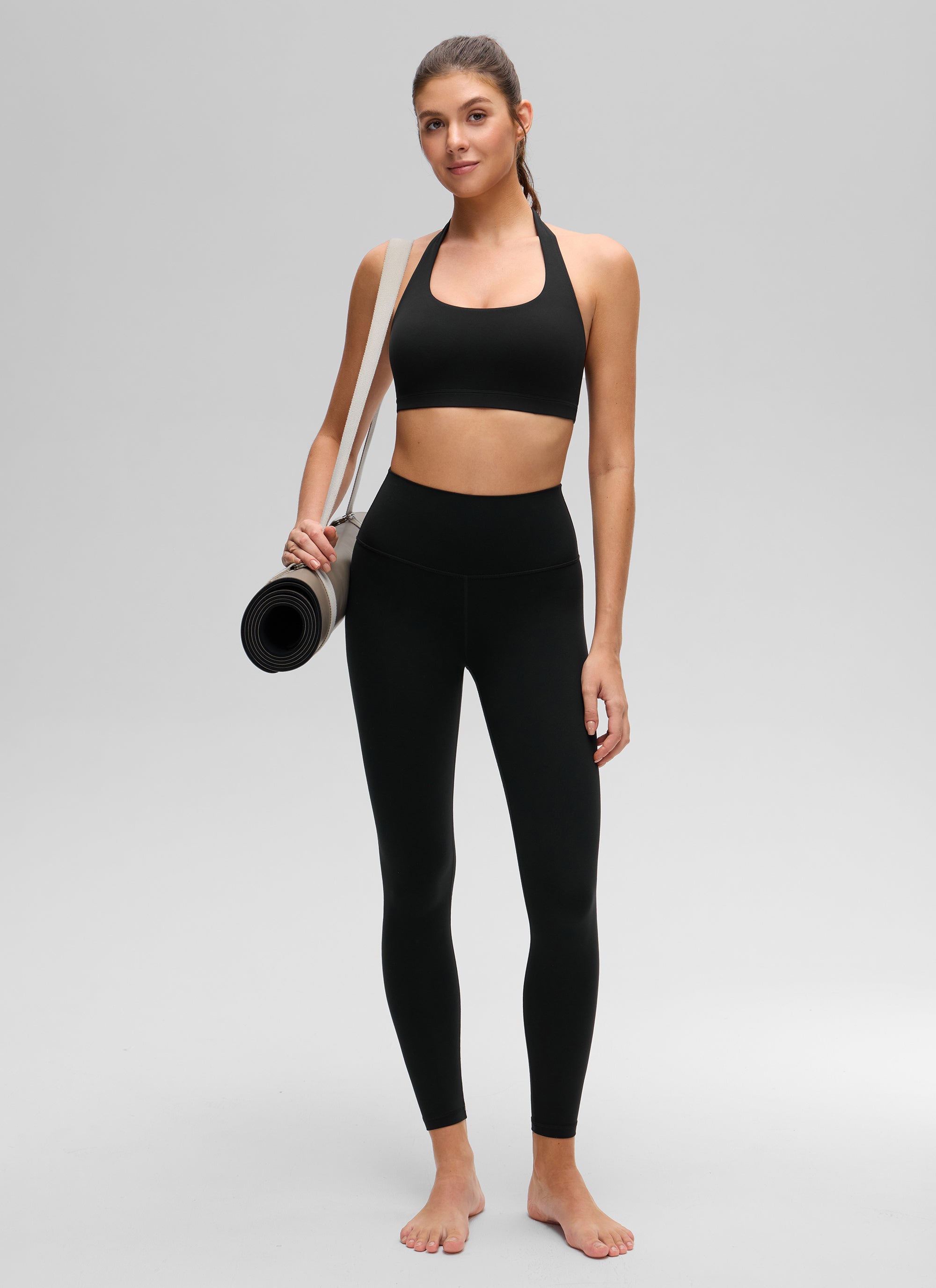 CRZ YOGA Bra Olahraga Yoga Wanita dengan Leher Bulat, Bantalan, dan Punggung Terbuka, Warna Hitam