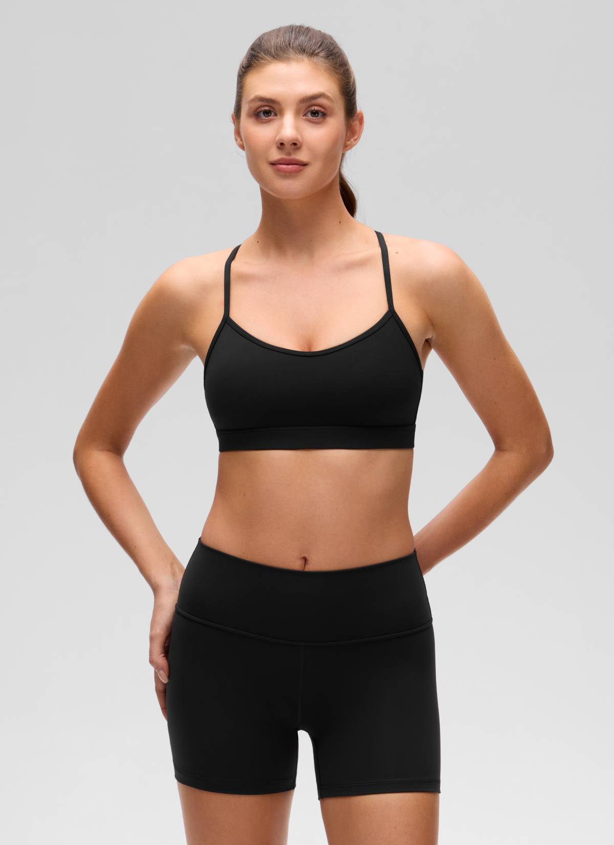CRZ YOGA Bra Olahraga Wanita dengan Leher Bulat dan Punggung Silang untuk Yoga " Butterluxe ", Warna Hitam