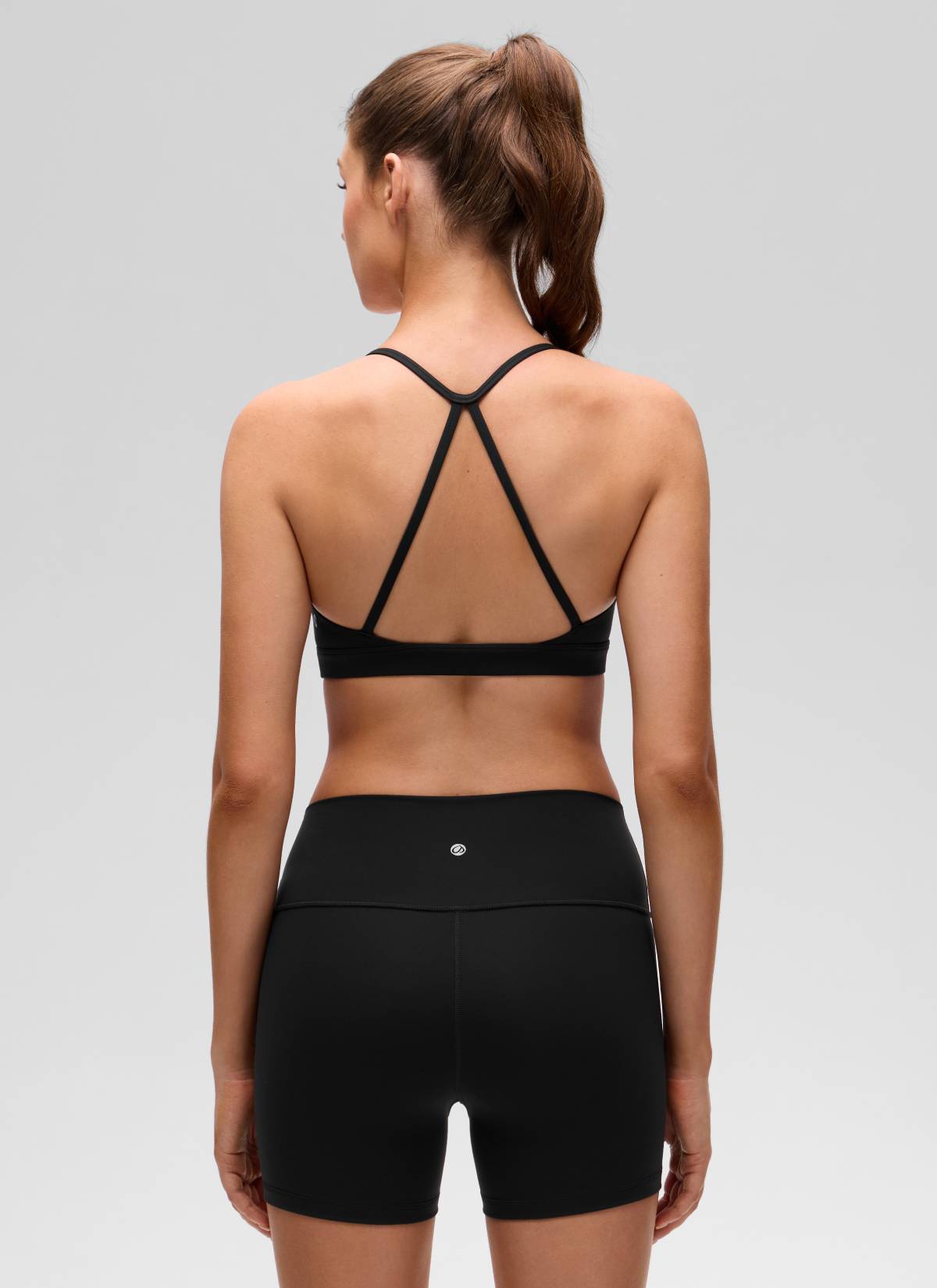 CRZ YOGA Bra Olahraga Wanita dengan Leher Bulat dan Punggung Silang untuk Yoga " Butterluxe ", Warna Hitam