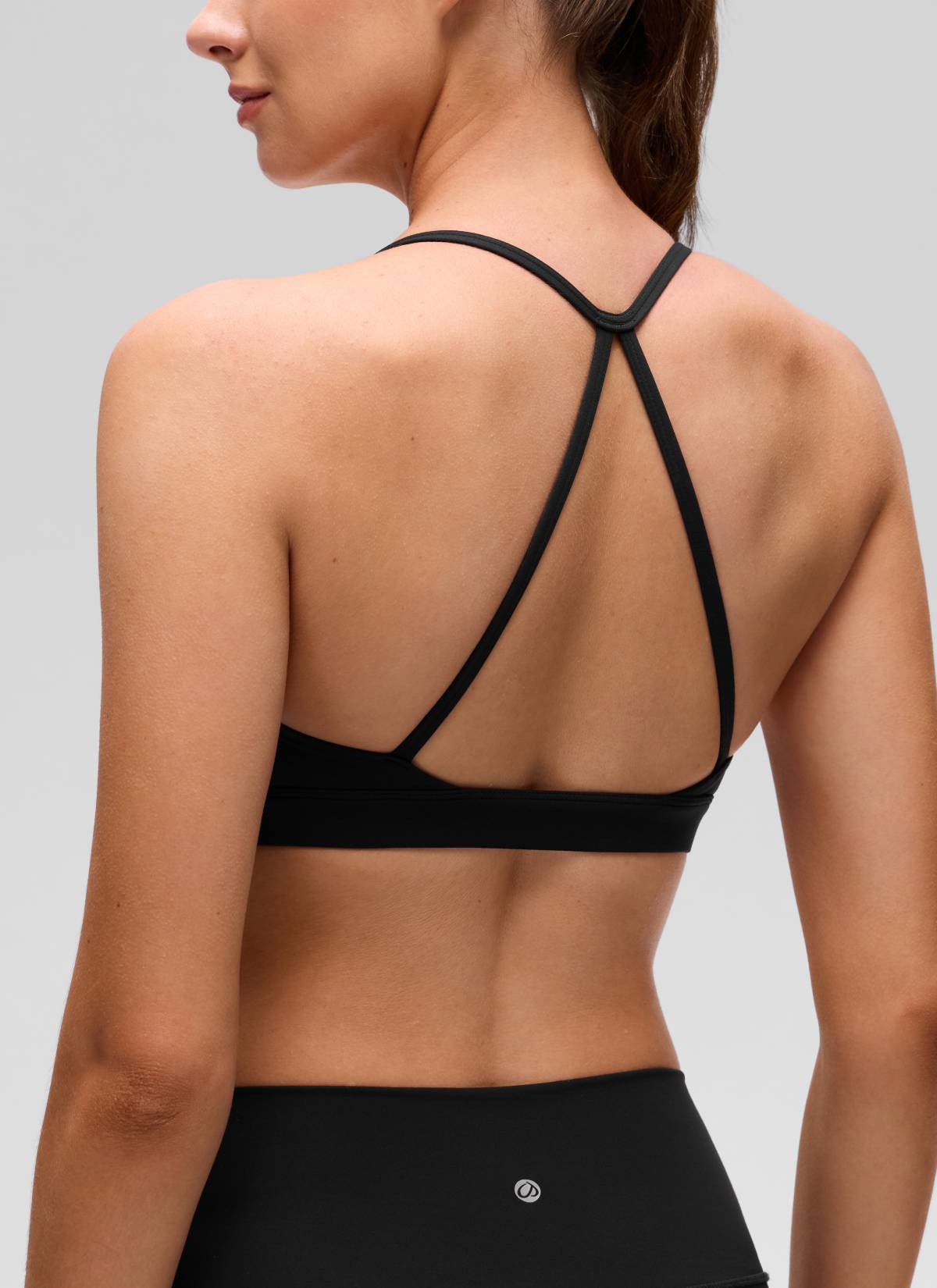 CRZ YOGA Bra Olahraga Wanita dengan Leher Bulat dan Punggung Silang untuk Yoga " Butterluxe ", Warna Hitam