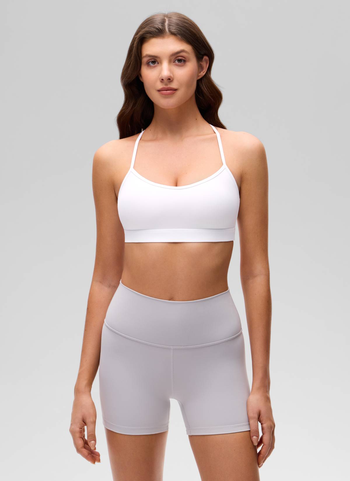 CRZ YOGA Bra Olahraga Wanita dengan Leher Bulat dan Punggung Silang untuk Yoga " Butterluxe ", Warna Putih
