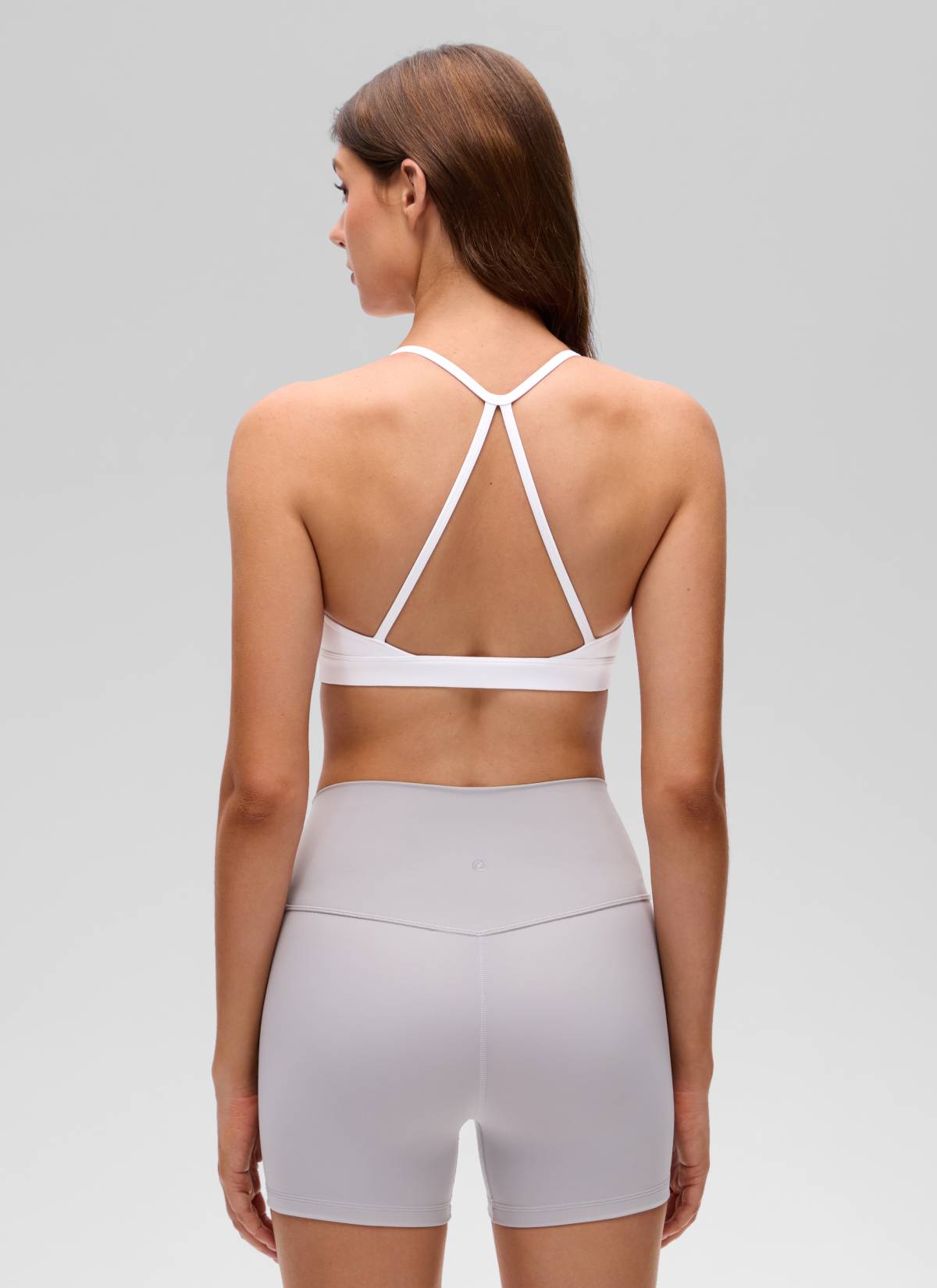 CRZ YOGA Bra Olahraga Wanita dengan Leher Bulat dan Punggung Silang untuk Yoga " Butterluxe ", Warna Putih