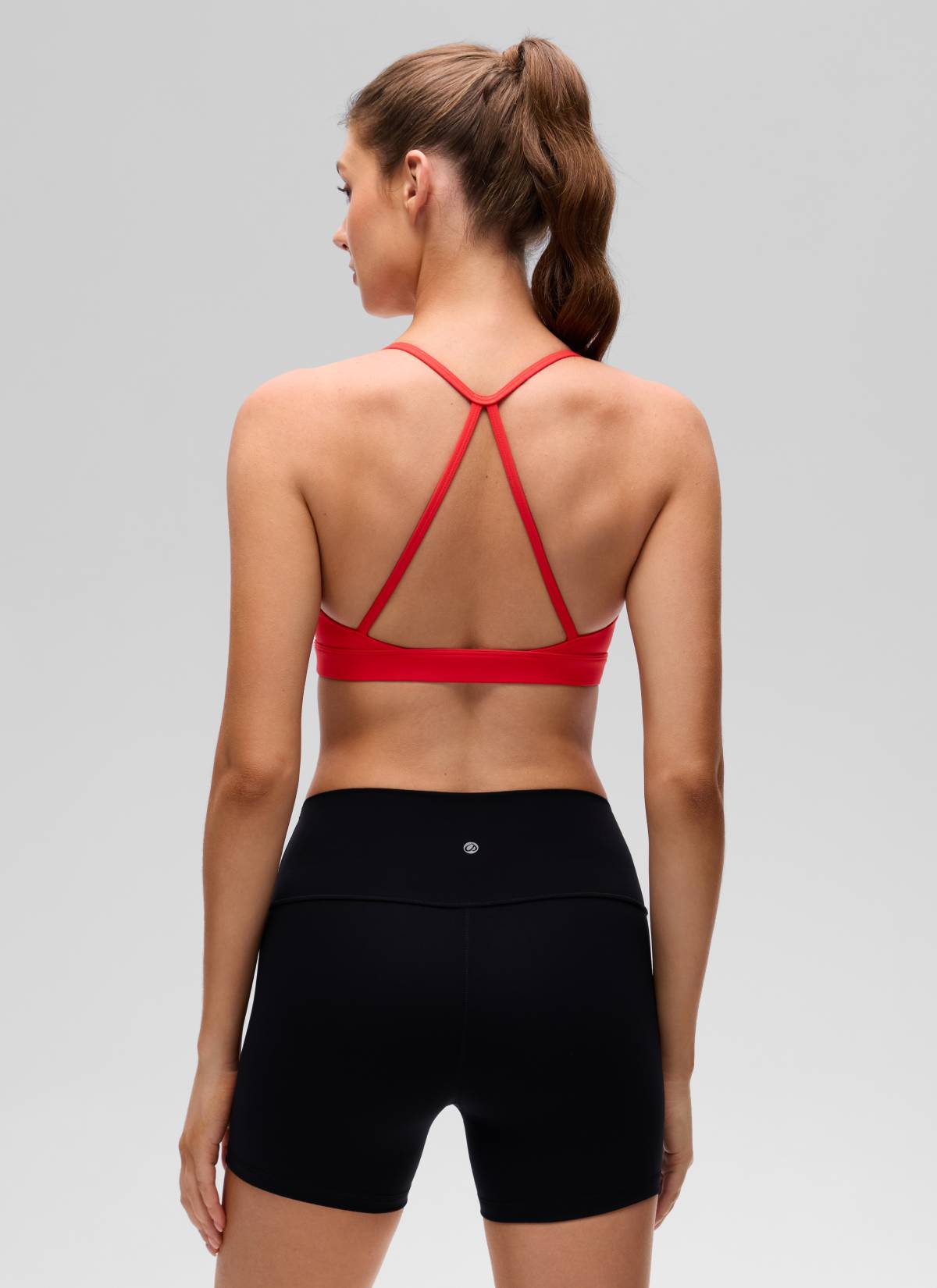 CRZ YOGA Bra Olahraga Wanita dengan Leher Bulat dan Punggung Silang untuk Yoga " Butterluxe ", Warna Merah Tua