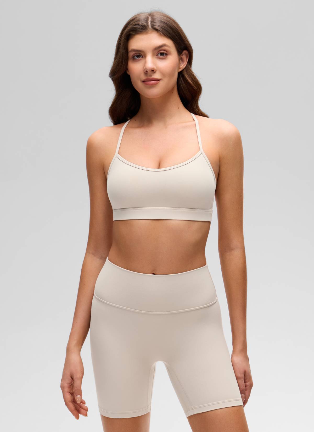 CRZ YOGA Bra Olahraga Wanita dengan Leher Bulat dan Punggung Silang untuk Yoga " Butterluxe " Warna Mojave Tan