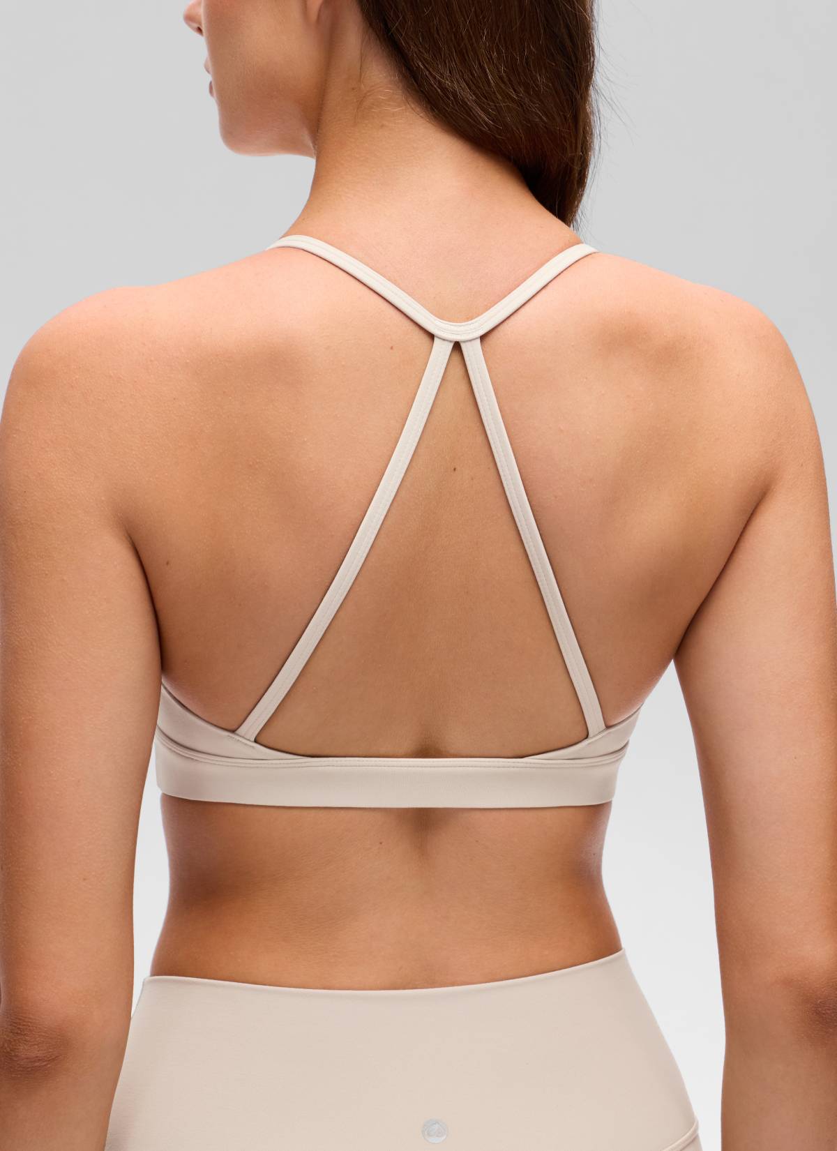 CRZ YOGA Bra Olahraga Wanita dengan Leher Bulat dan Punggung Silang untuk Yoga " Butterluxe " Warna Mojave Tan