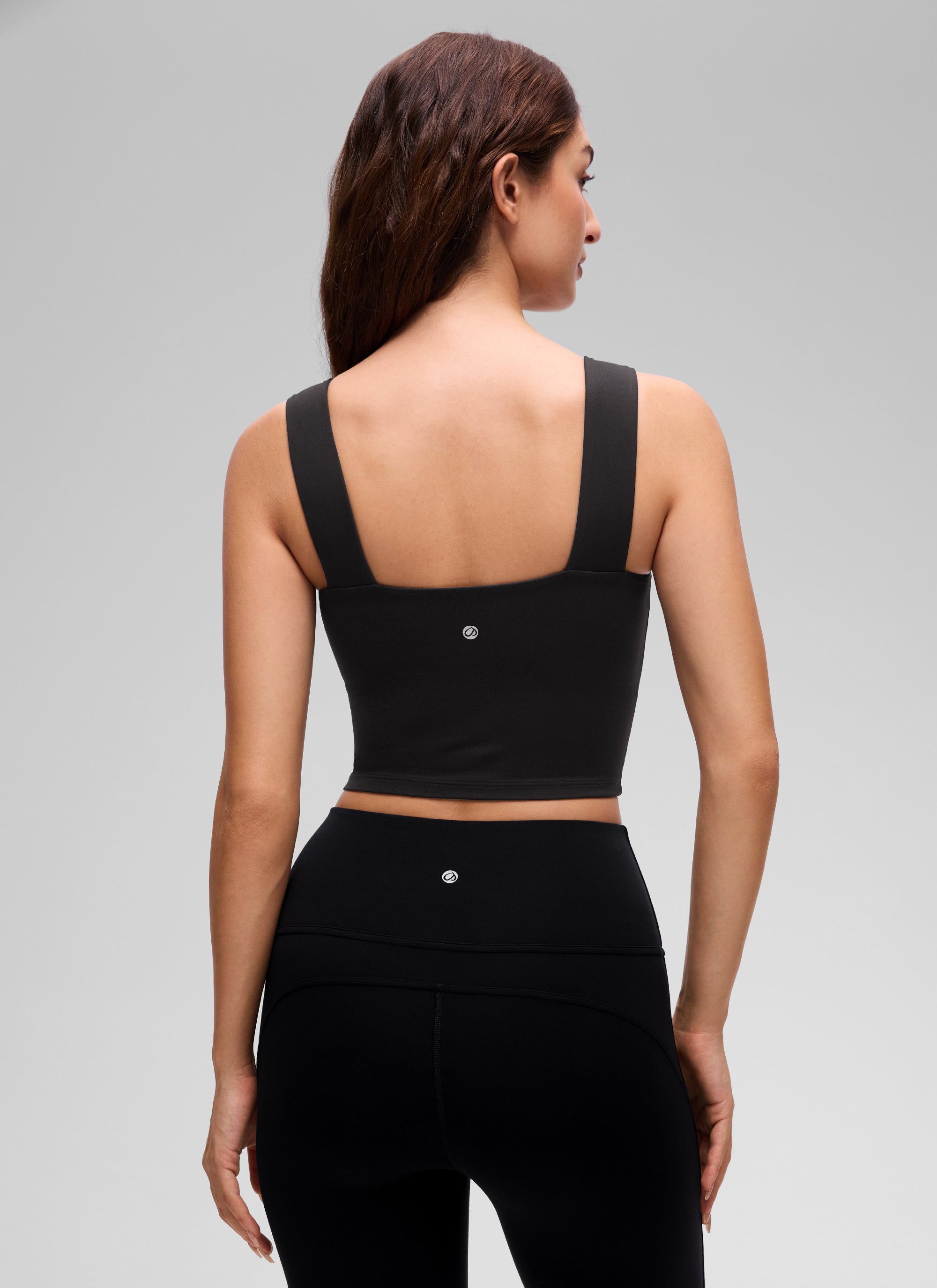 CRZ YOGA Atasan Tank Top Wanita dengan Leher Persegi, Model Crop, dan Bra Terintegrasi, Warna Hitam, dari Koleksi " Butterluxe "