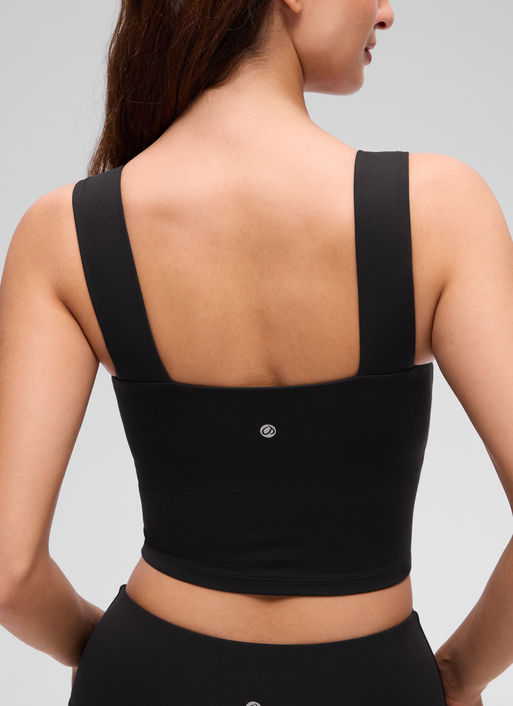 CRZ YOGA Atasan Tank Top Wanita dengan Leher Persegi, Model Crop, dan Bra Terintegrasi, Warna Hitam, dari Koleksi " Butterluxe "