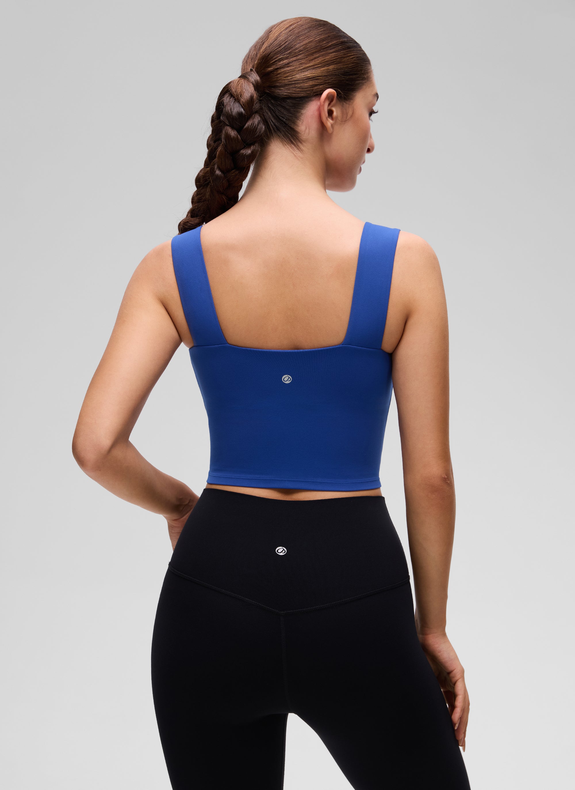 Butterluxe CRZ YOGA Kaos Tank Top Wanita dengan Leher Persegi, Potongan Pendek, dan Bra Terintegrasi, Motif Gelombang, Warna Biru