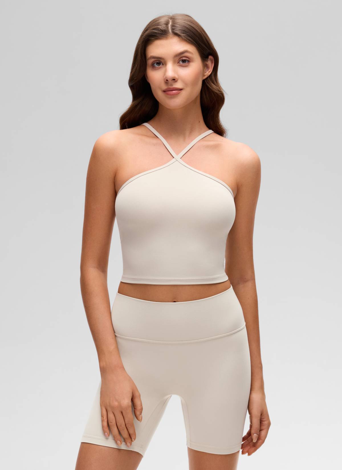 CRZ YOGA Pakaian Yoga Wanita Model " Butterluxe " dengan Leher Halter, Potongan Pendek, dan Bra Terintegrasi, Warna Mojave Tan