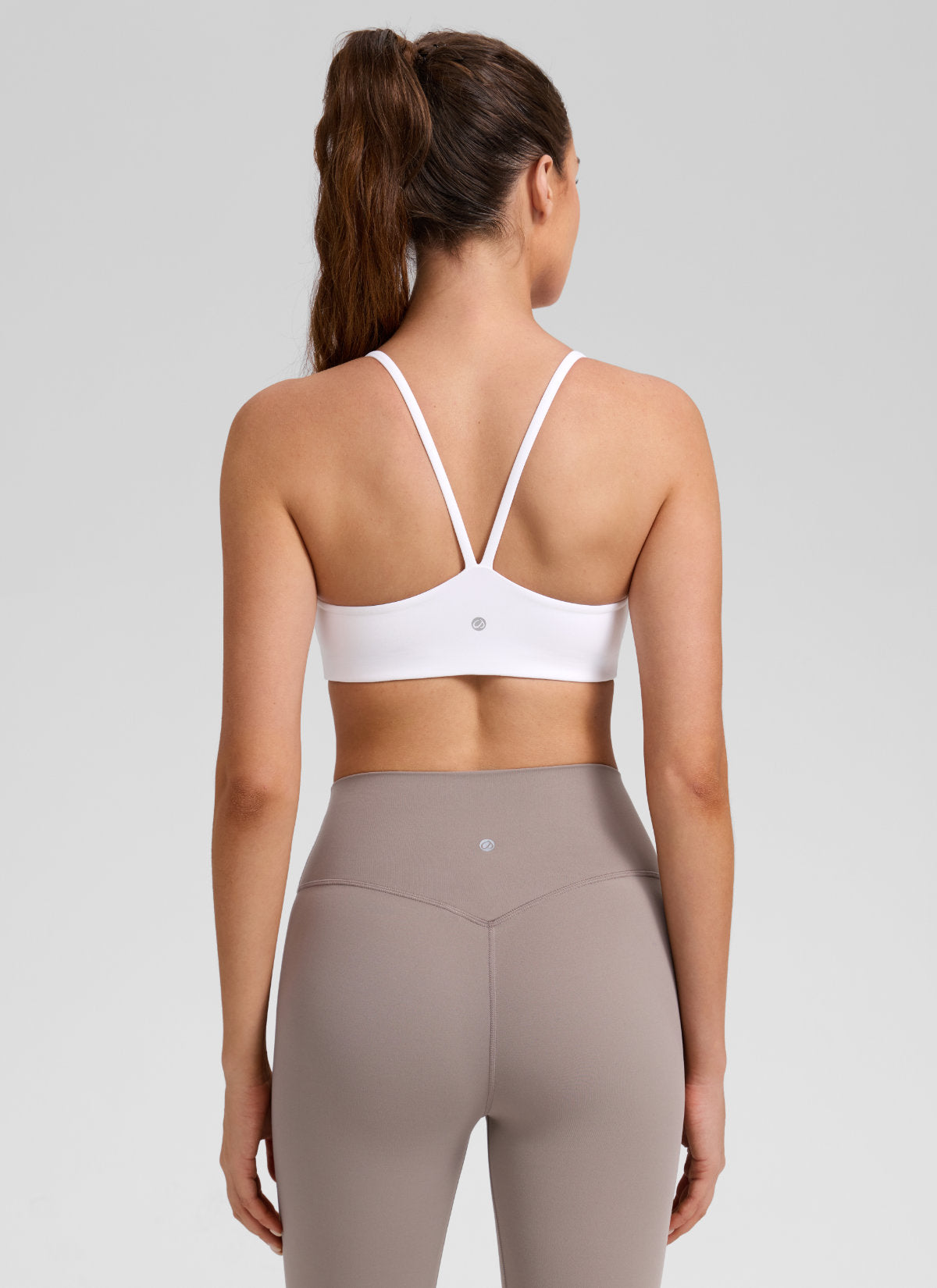 CRZ YOGA Bra Olahraga Wanita Butterlift® dengan Potongan Punggung V dan Lapisan Ganda, Warna Putih