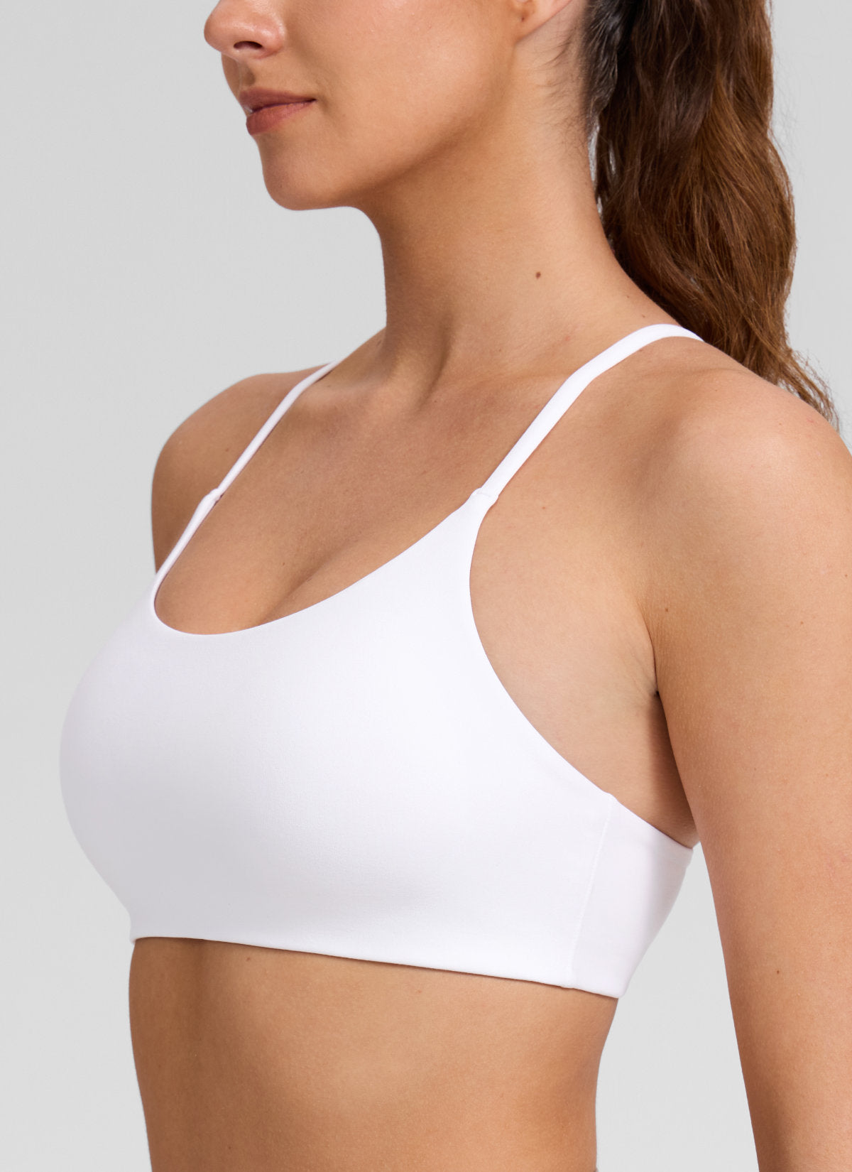 CRZ YOGA Bra Olahraga Wanita Butterlift® dengan Potongan Punggung V dan Lapisan Ganda, Warna Putih