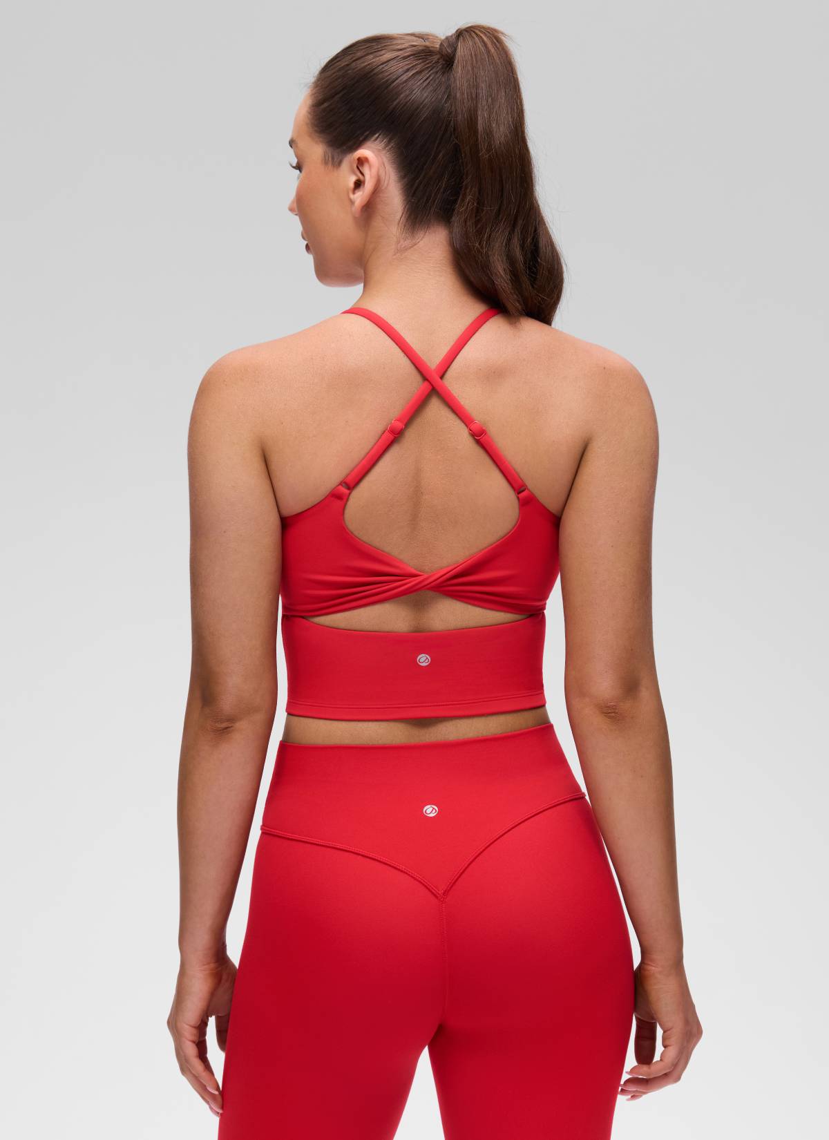 CRZ YOGA Kaos Tanktop Wanita dengan Leher U, Desain Punggung Silang Berputar, dan Bra Terintegrasi " Butterluxe " Warna Aurora Red