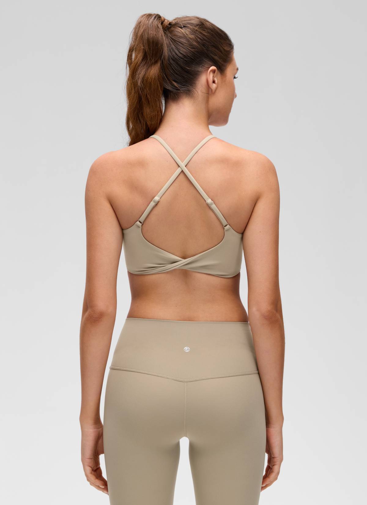 CRZ YOGA Bra Olahraga Wanita dengan Leher Bulat, Desain Twist, dan Punggung Silang " Butterluxe " Warna Oak