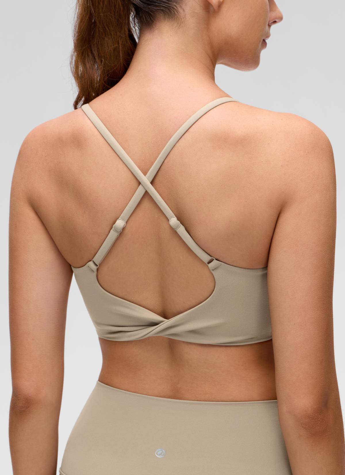 CRZ YOGA Bra Olahraga Wanita dengan Leher Bulat, Desain Twist, dan Punggung Silang " Butterluxe " Warna Oak