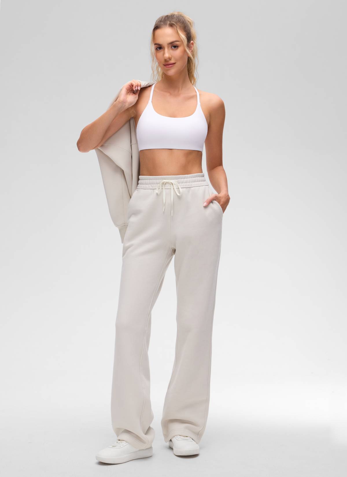 CRZ YOGA Bra Olahraga Wanita dengan Leher Bulat, Desain Twist, dan Punggung Silang untuk Yoga " Butterluxe " Warna Putih