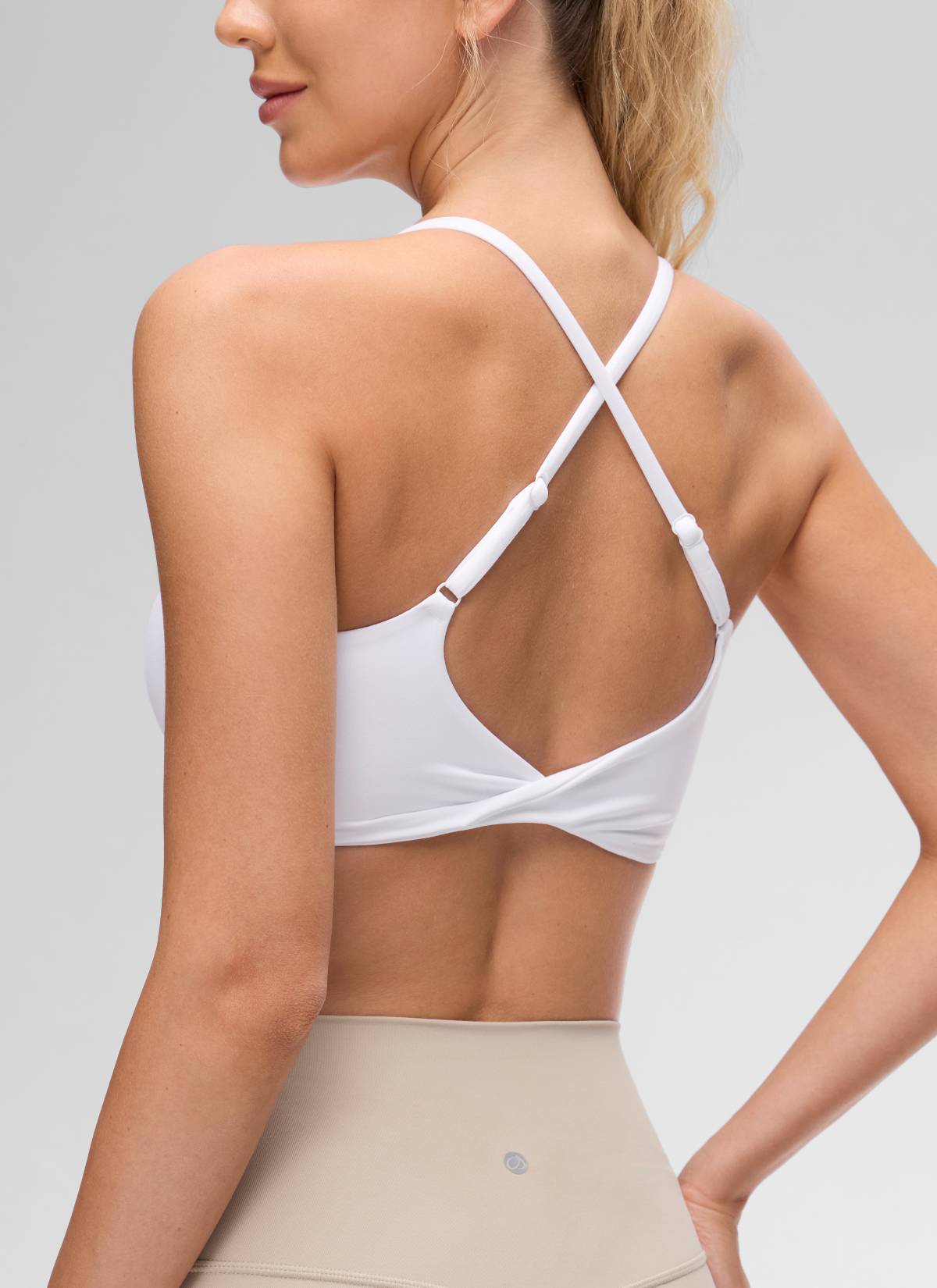 CRZ YOGA Bra Olahraga Wanita dengan Leher Bulat, Desain Twist, dan Punggung Silang untuk Yoga " Butterluxe " Warna Putih