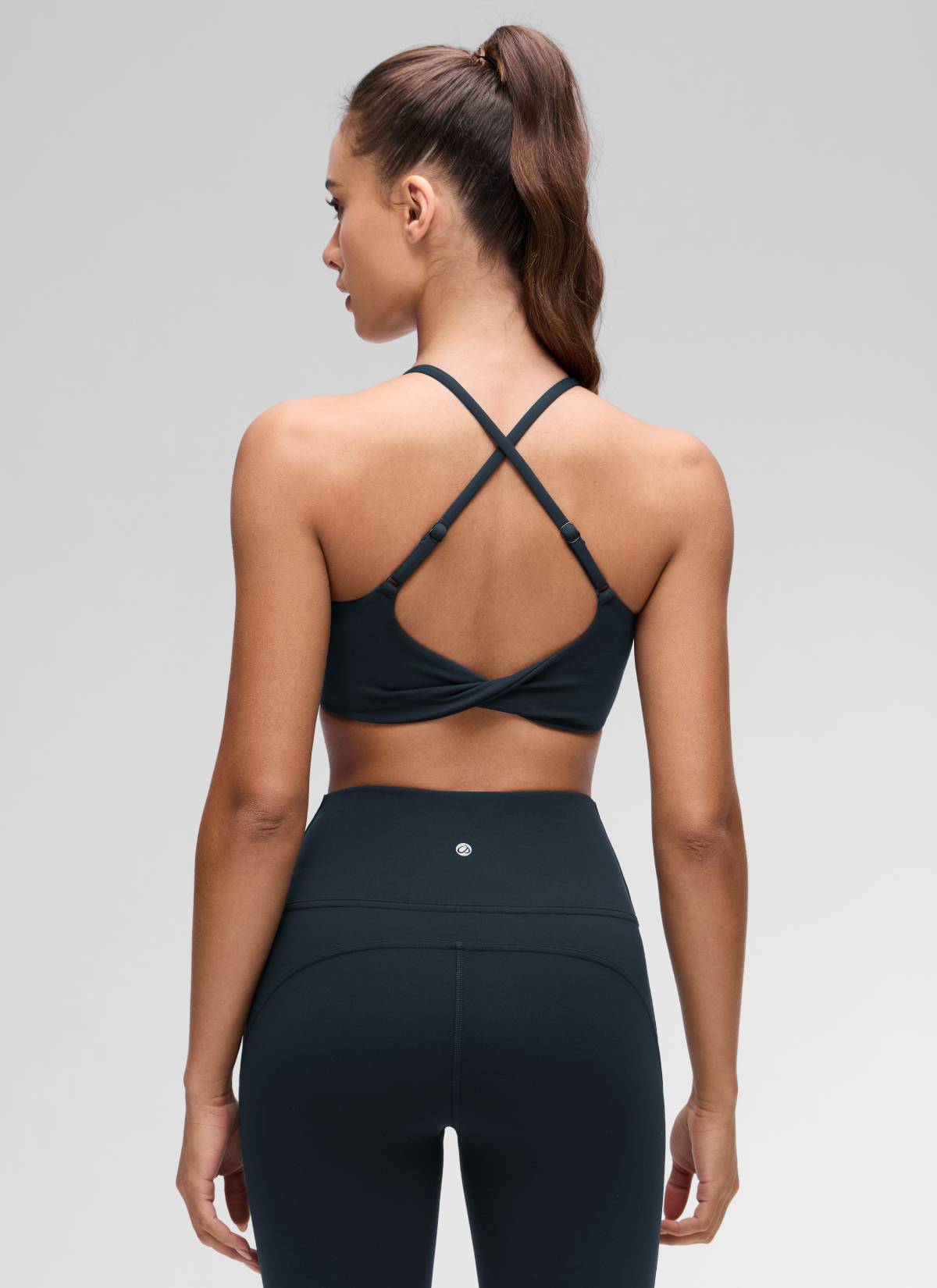 CRZ YOGA Bra Olahraga Wanita dengan Leher Bulat, Desain Twist, dan Punggung Silang untuk Yoga " Butterluxe " Warna True Navy