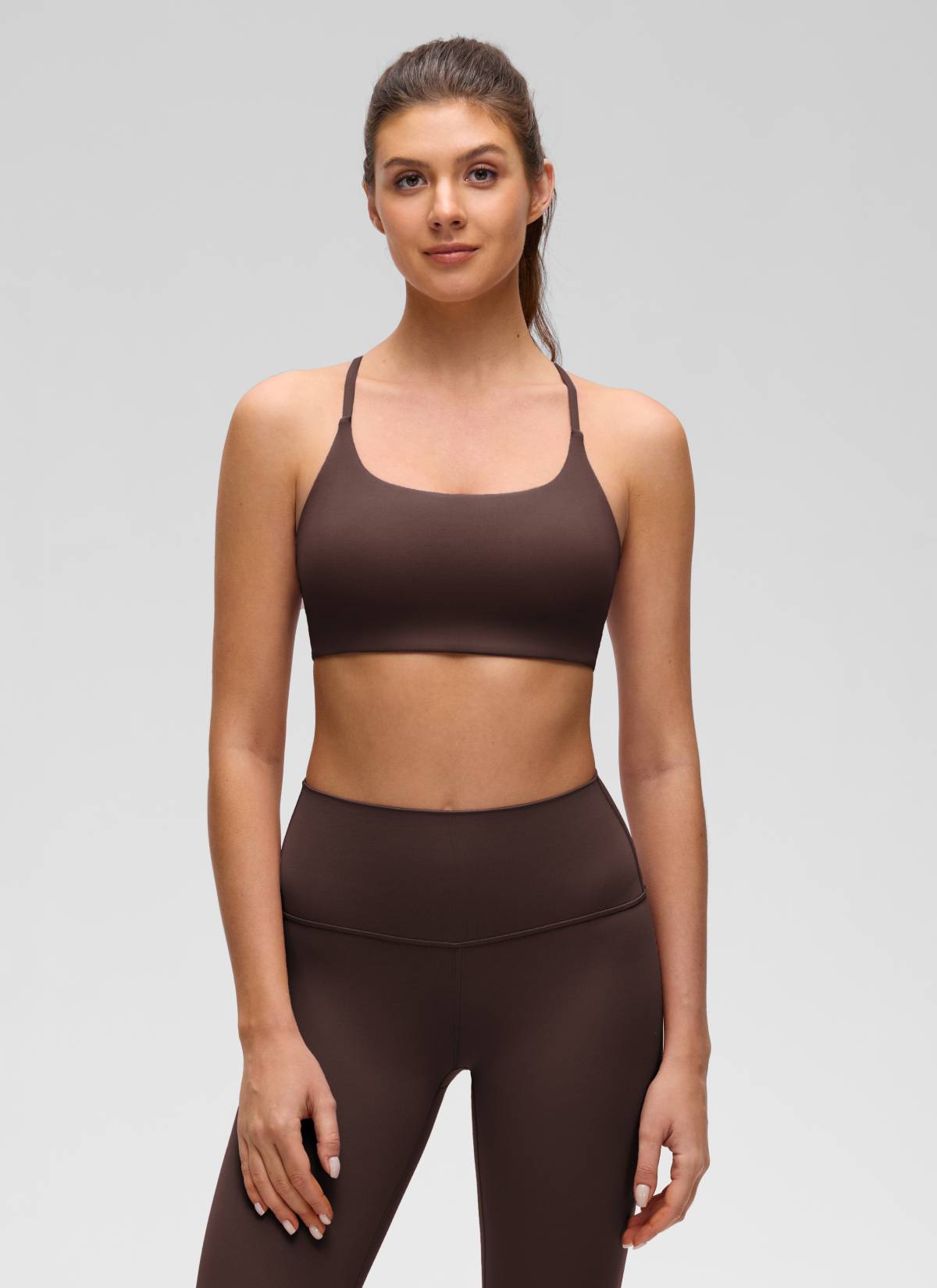 CRZ YOGA Bra Olahraga Wanita dengan Leher Bulat, Desain Twist, dan Punggung Silang untuk Yoga " Butterluxe " Warna Hot Fudge Brown