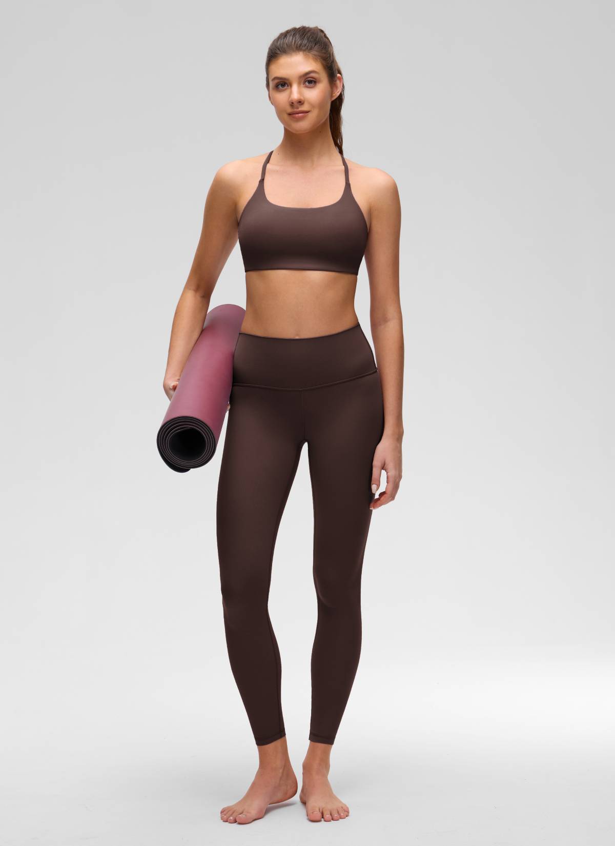 CRZ YOGA Bra Olahraga Wanita dengan Leher Bulat, Desain Twist, dan Punggung Silang untuk Yoga " Butterluxe " Warna Hot Fudge Brown