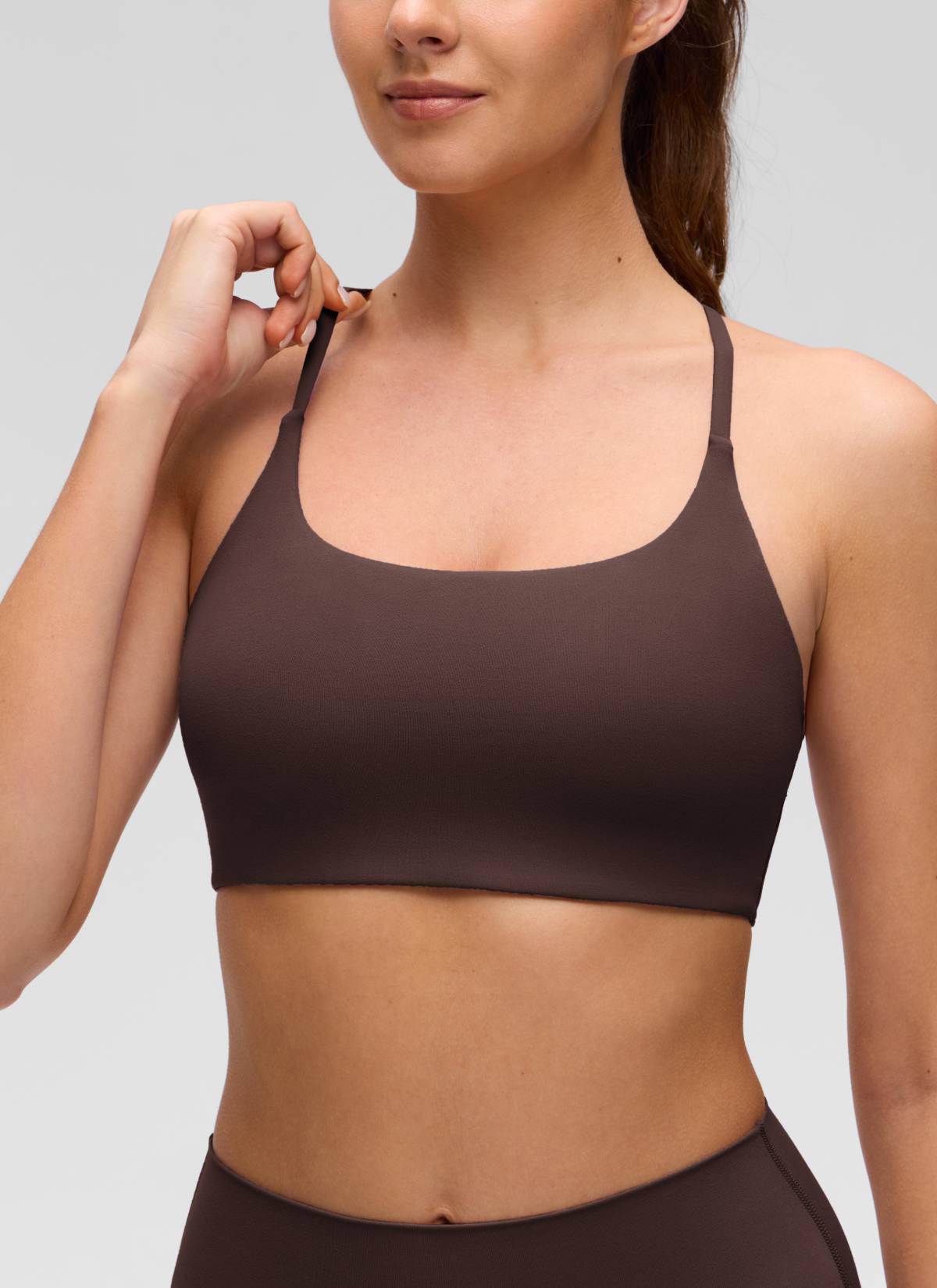 CRZ YOGA Bra Olahraga Wanita dengan Leher Bulat, Desain Twist, dan Punggung Silang untuk Yoga " Butterluxe " Warna Hot Fudge Brown