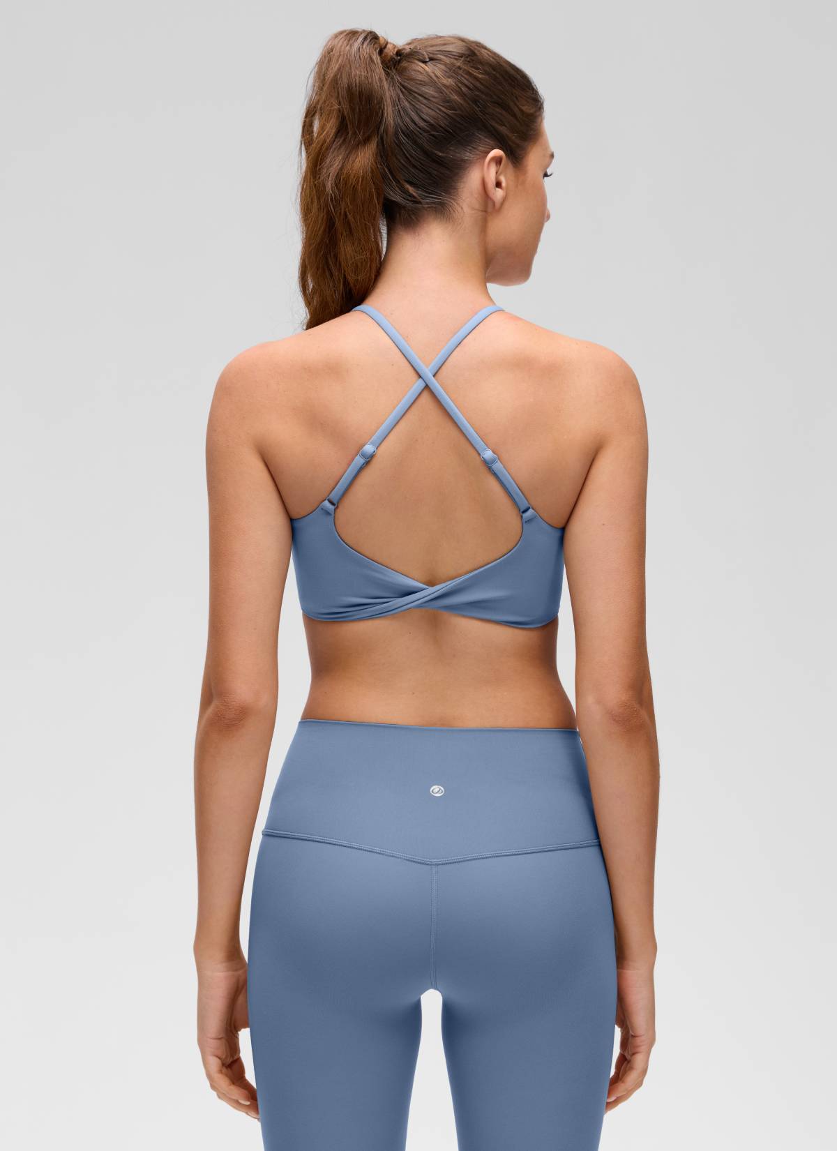 CRZ YOGA Bra Olahraga Wanita dengan Leher Bulat, Desain Twist, dan Punggung Silang " Butterluxe " dari Denim Cuci
