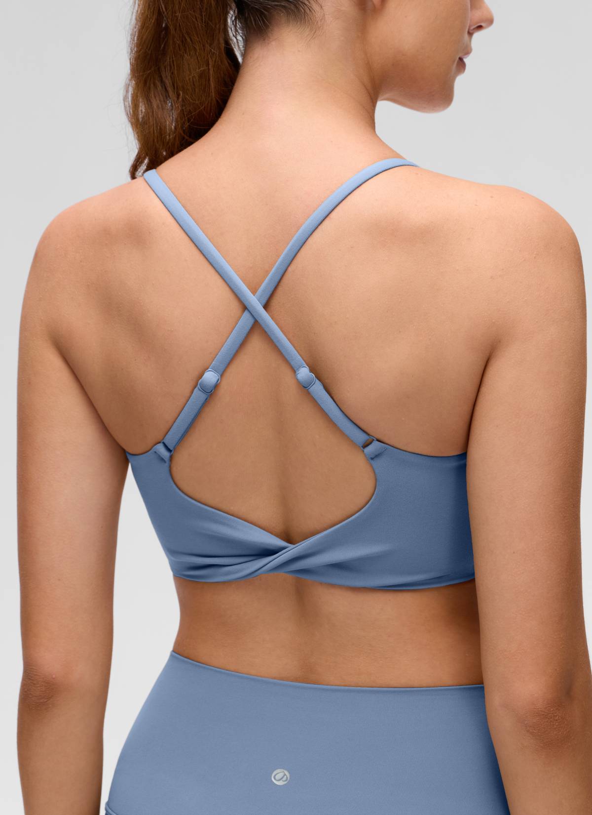 CRZ YOGA Bra Olahraga Wanita dengan Leher Bulat, Desain Twist, dan Punggung Silang " Butterluxe " dari Denim Cuci