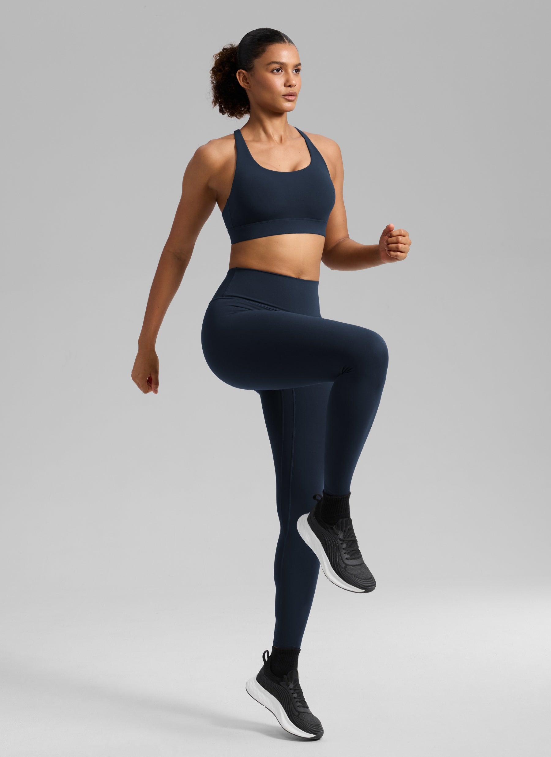 CRZ YOGA Bra Olahraga Wanita Butterlift® dengan Leher Bulat dan Punggung Silang, Warna True Navy
