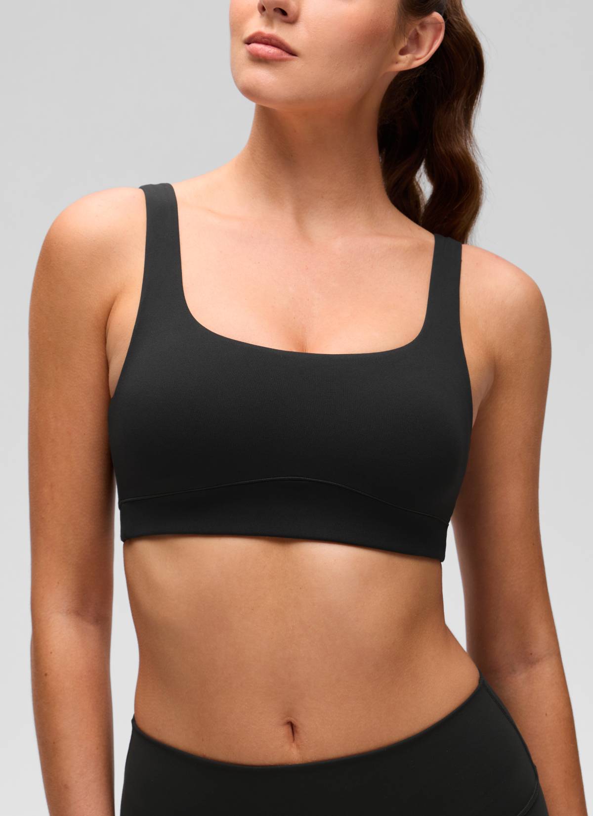 CRZ YOGA Bra Olahraga Wanita dengan Punggung Terbuka ( Butterluxe ) Dukungan Ringan, Warna Hitam