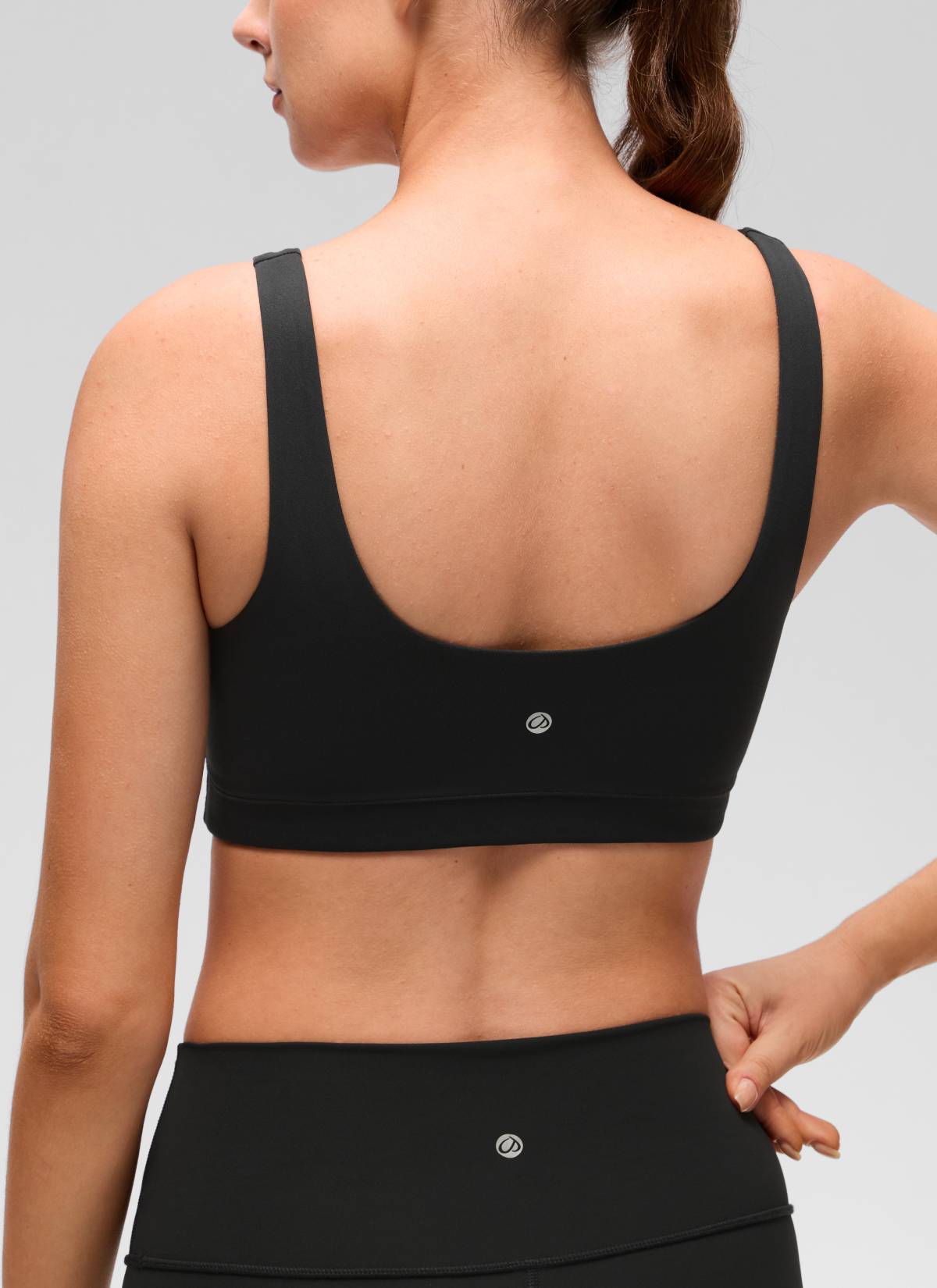 CRZ YOGA Bra Olahraga Wanita dengan Punggung Terbuka ( Butterluxe ) Dukungan Ringan, Warna Hitam